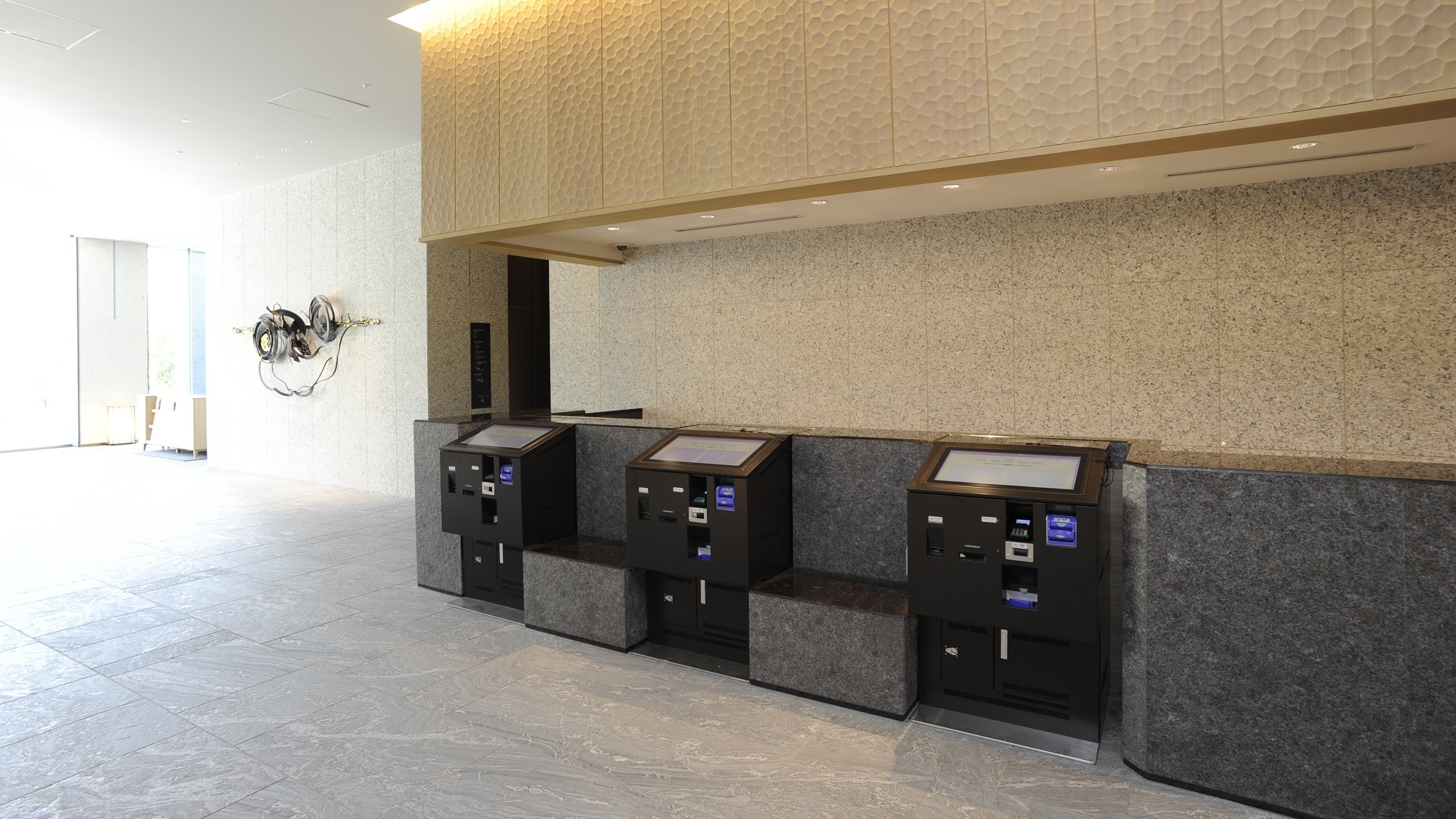 Mesin check-in depan / otomatis