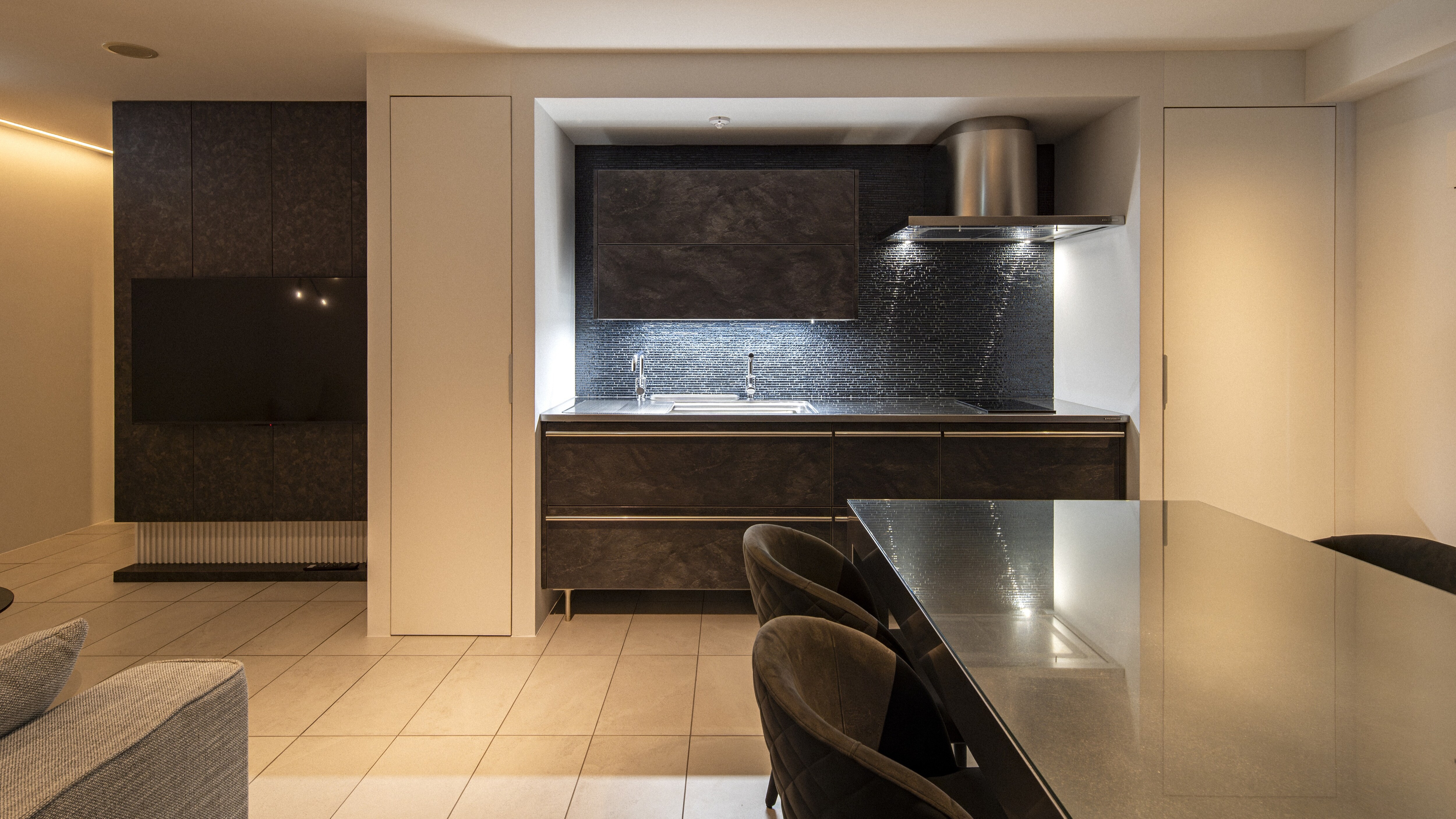 Premier Suite 401 / Dining Kitchen