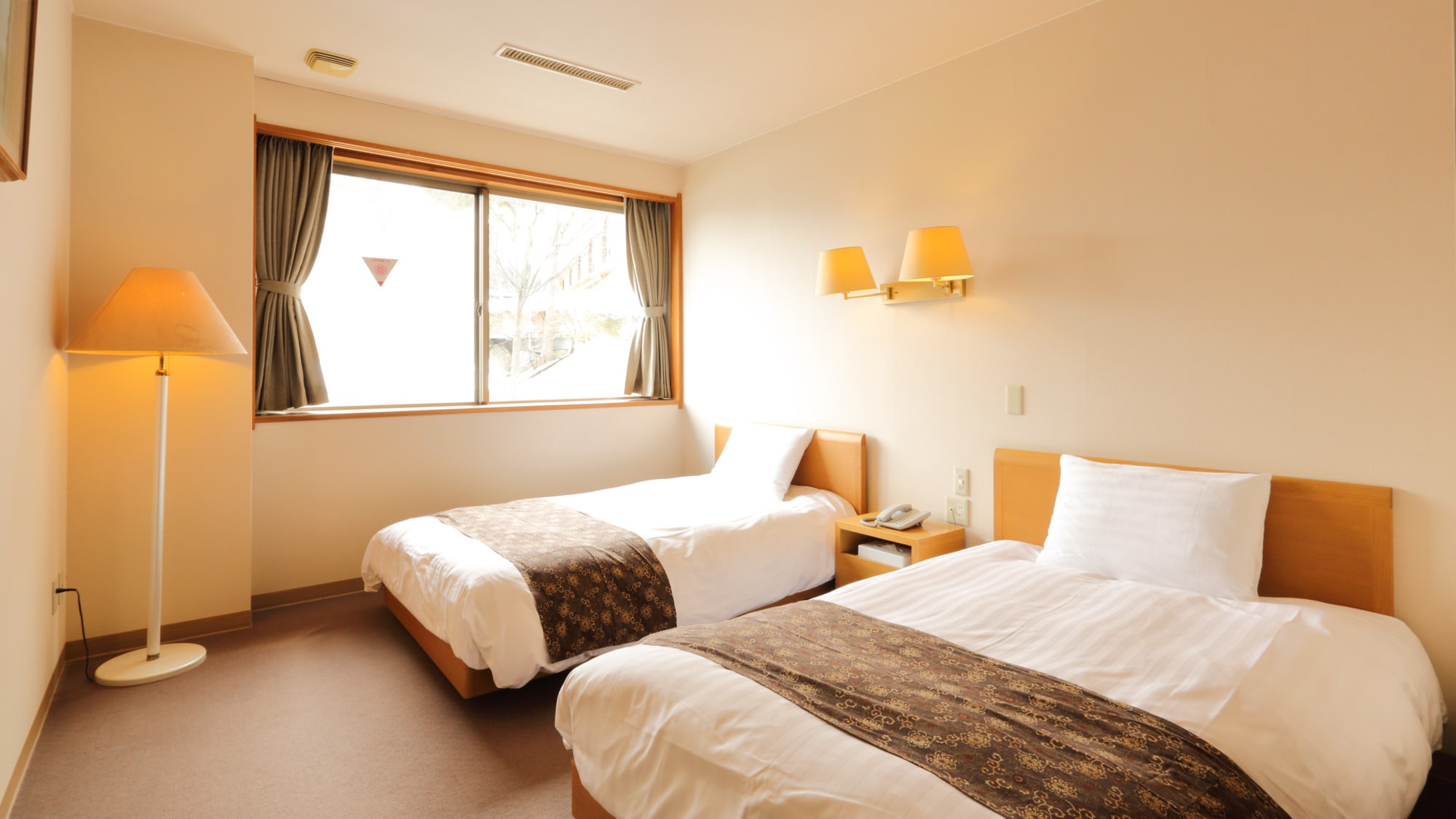 ・ Japanese-style room 10 tatami mats + Western-style room