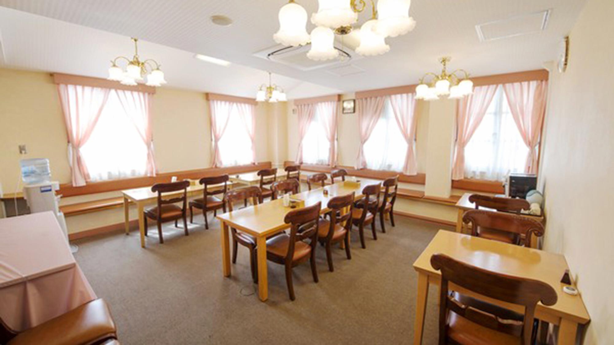 ・ [Restaurant] Please enjoy your meal here.
