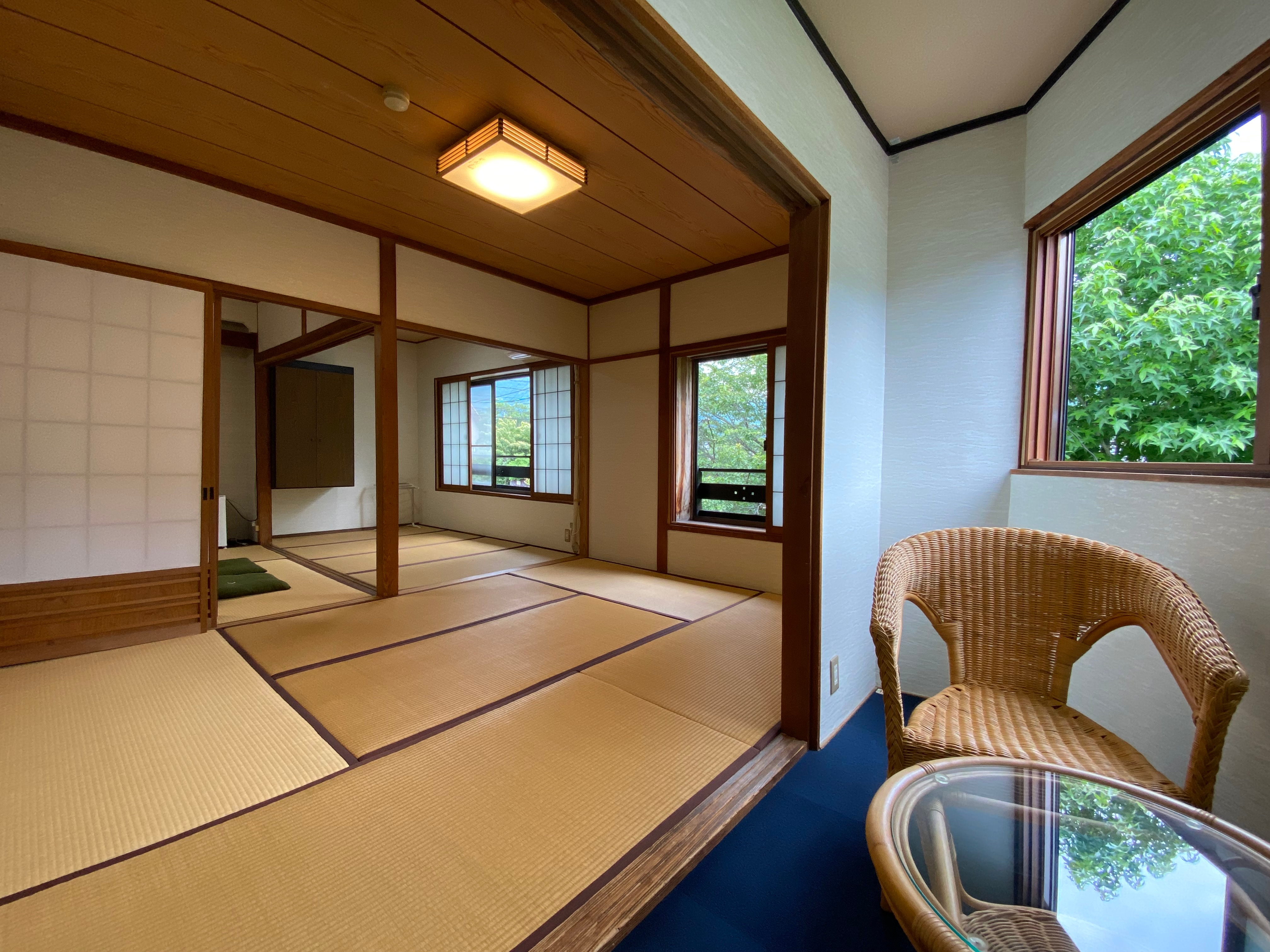 205 Guest room, window side