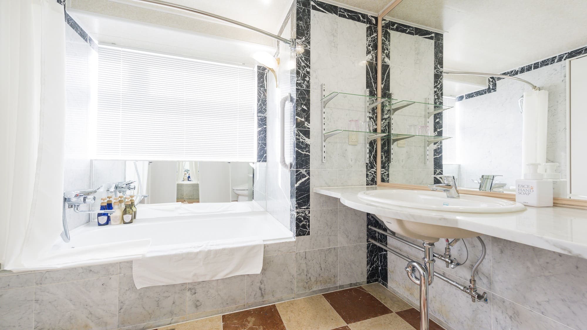 Large Twin A (Unit Bath)