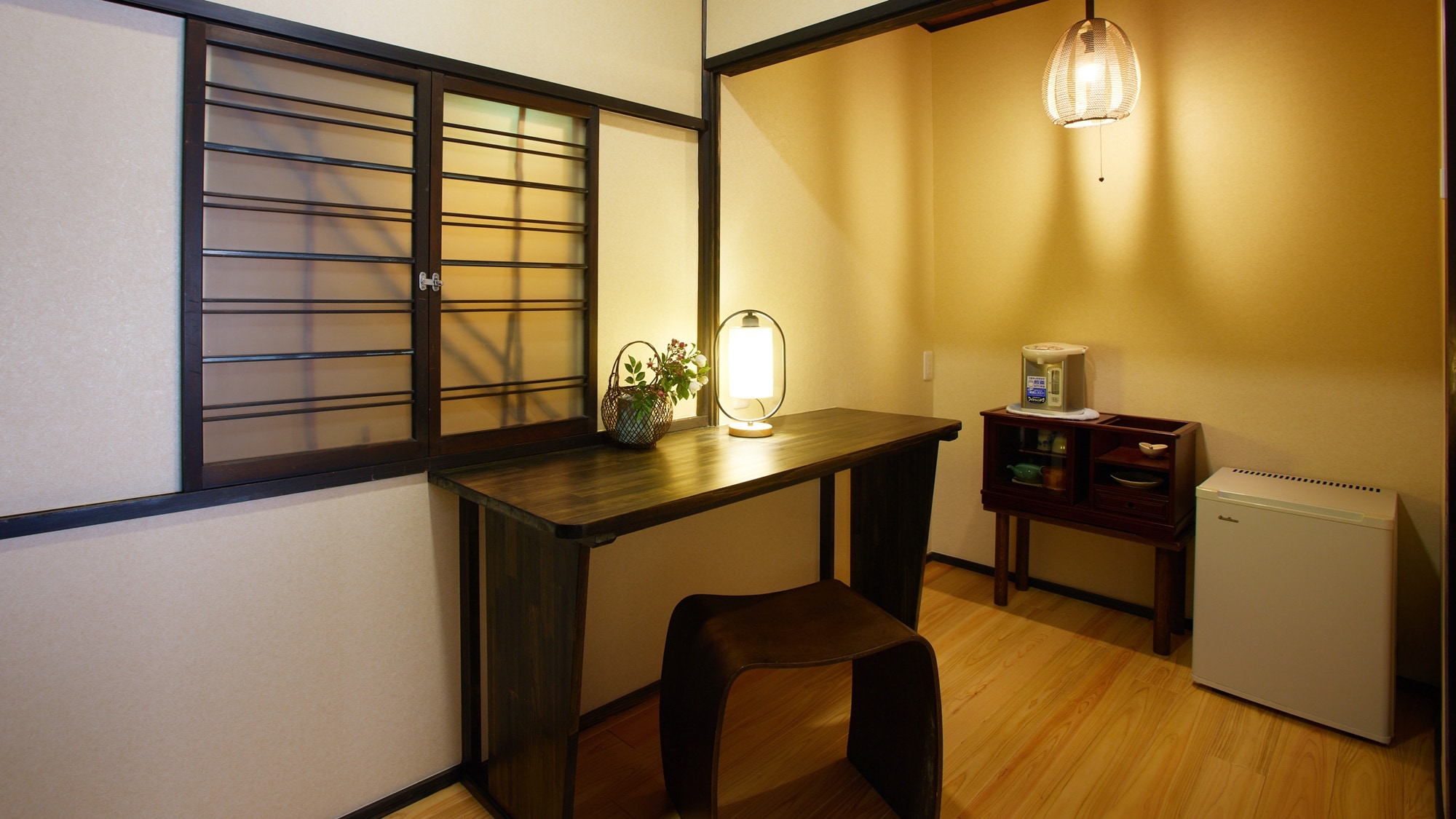 [Renewed in March 2023] Japanese-style room with 10 tatami mats + twin room, Japanese-Western style room (with toilet) [Kikyo-no-ma]