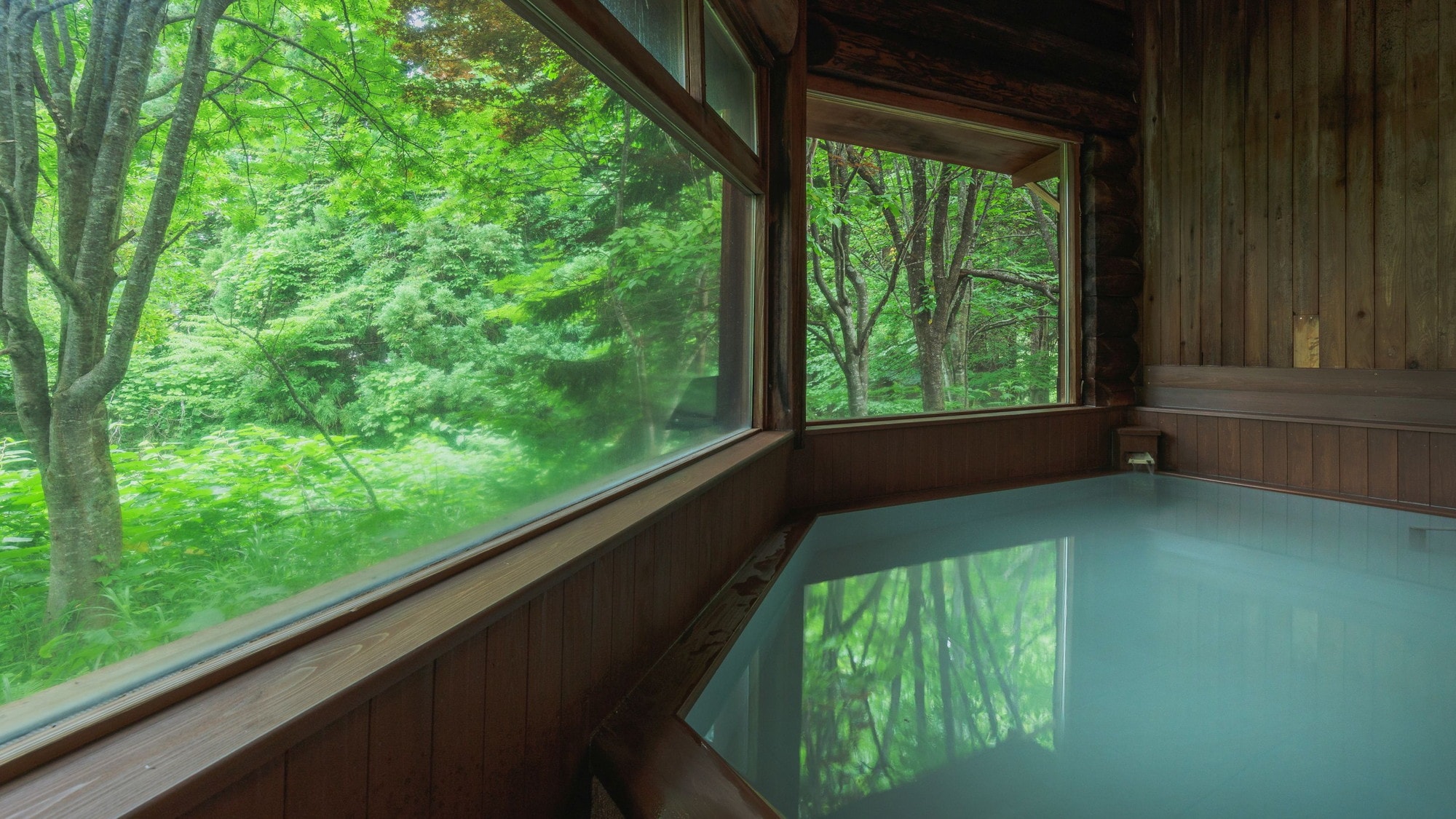 [Log-built hot spring bath] Enjoy the historic and therapeutic Zao Onsen in the midst of Zao's lush nature with water flowing directly from the source