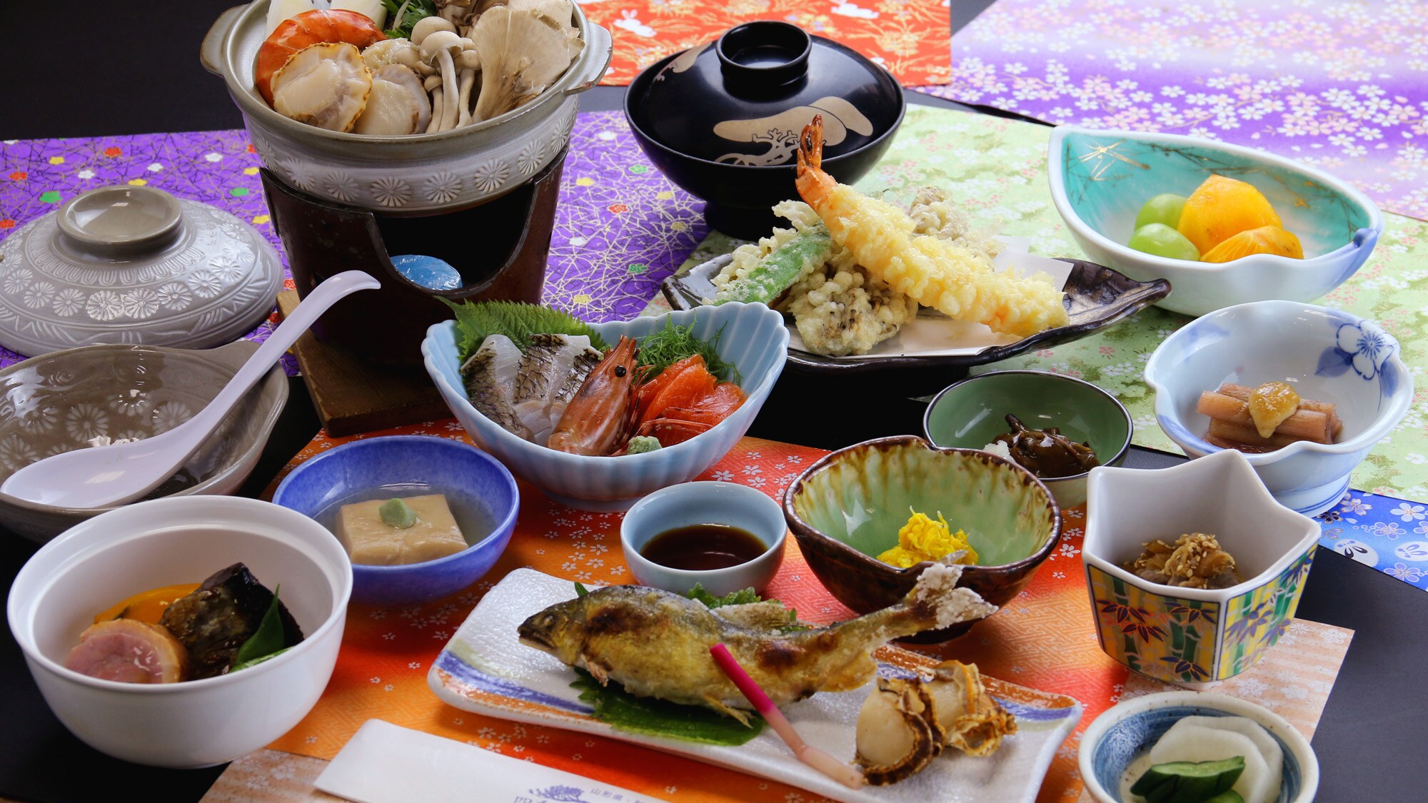 ★ 松屋的经典“山人料理套餐” 菜单可  能根据季节而变化。