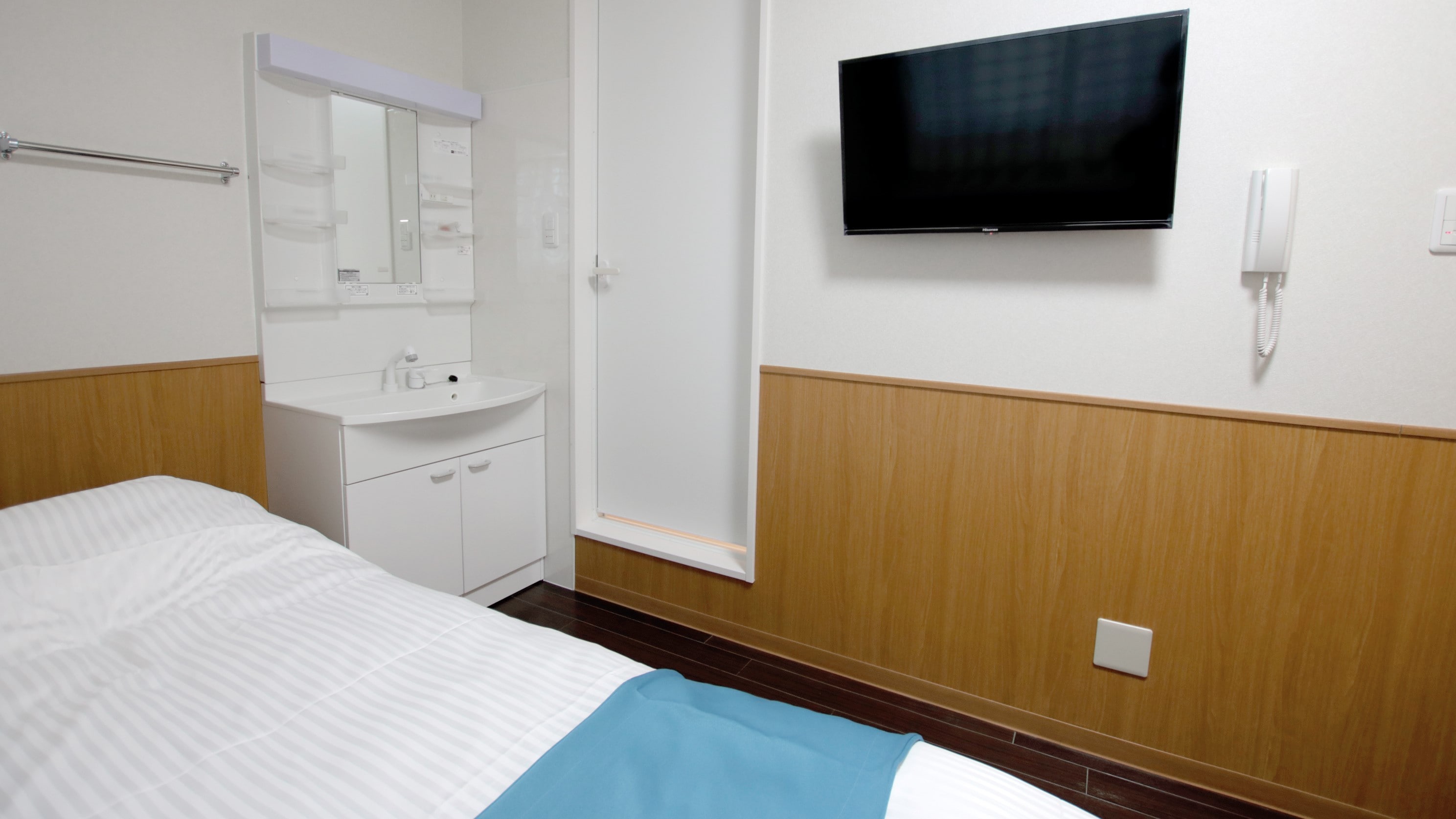 Double room: 1 semi-double bed (120x210)