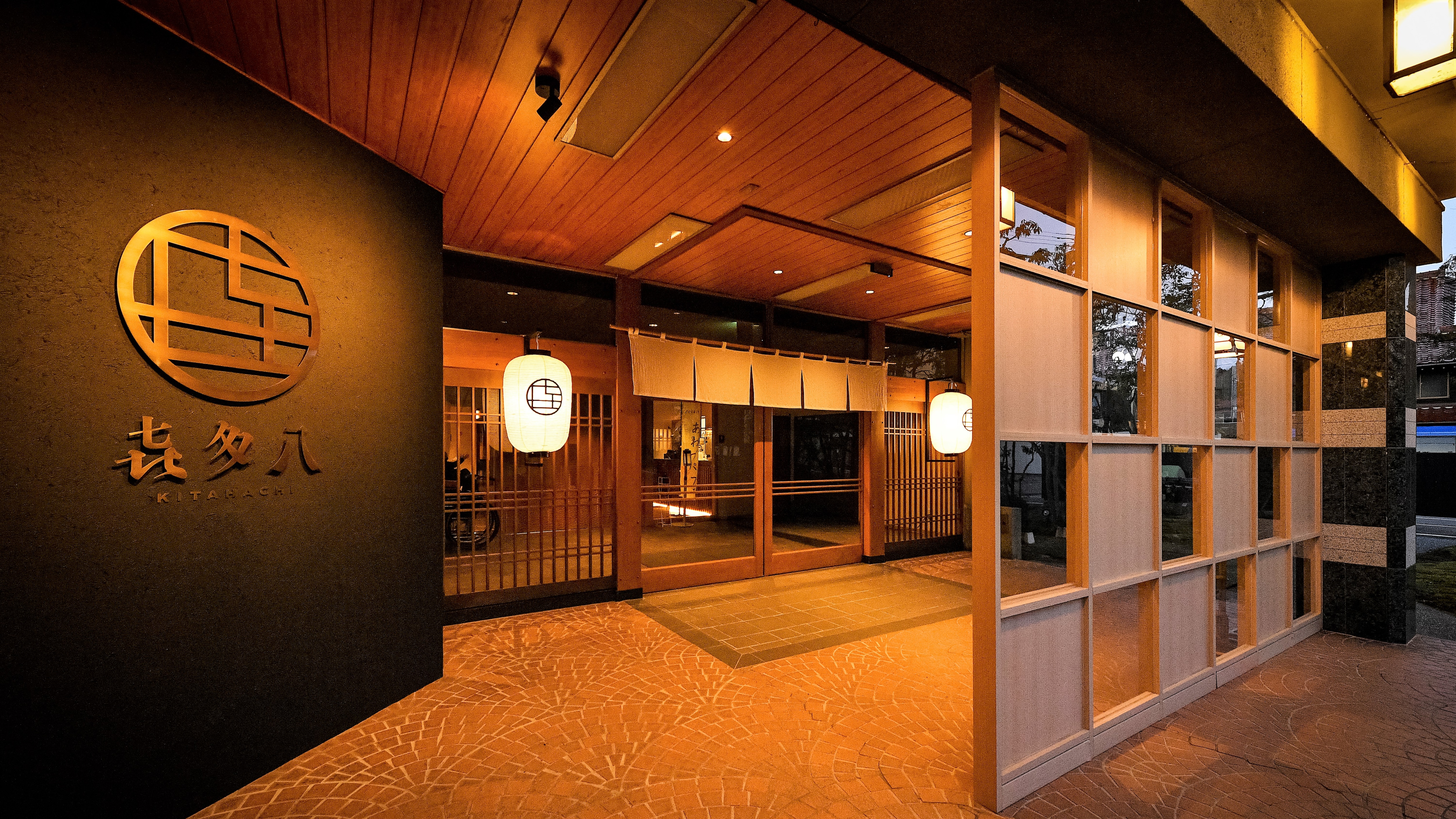 ■Exterior■Entrance at dusk