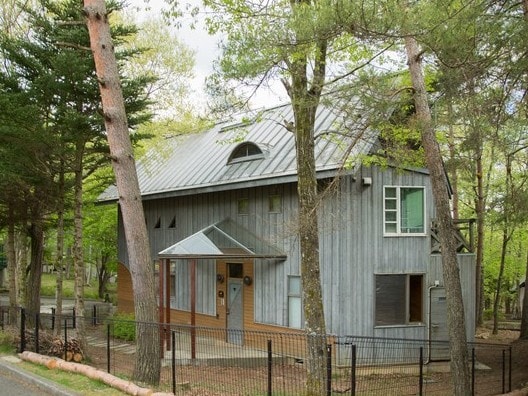 Premium cottage with private dog run for only one building