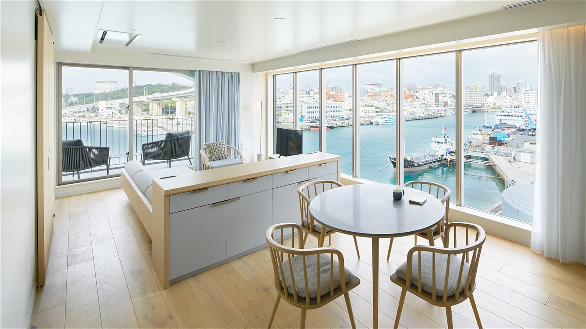 Corner Suite
