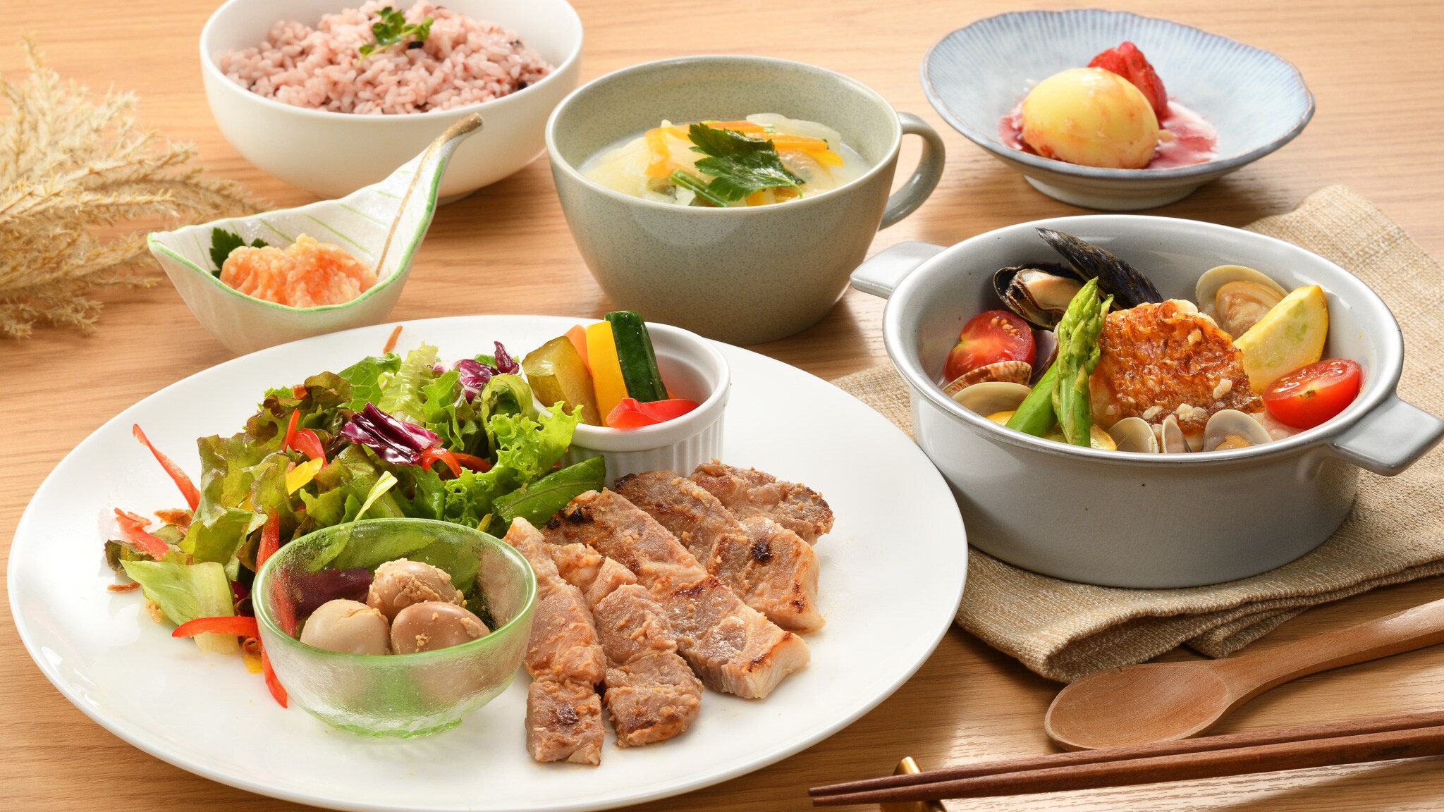 Bữa tối: Rau hấp theo mùa và thịt nướng với koji miso