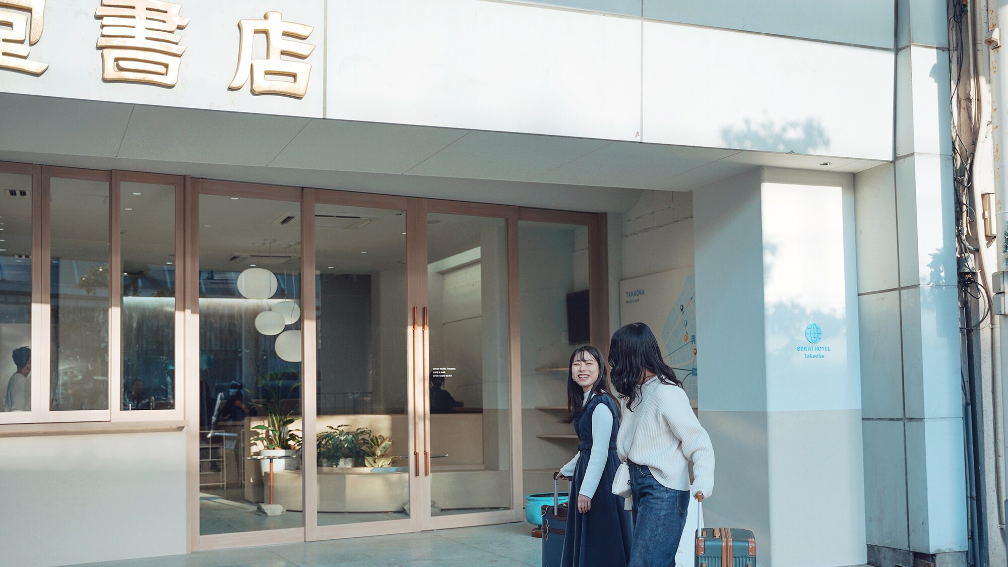 5 minutes walk from JR/Ainokaze Toyama Railway Takaoka Station!