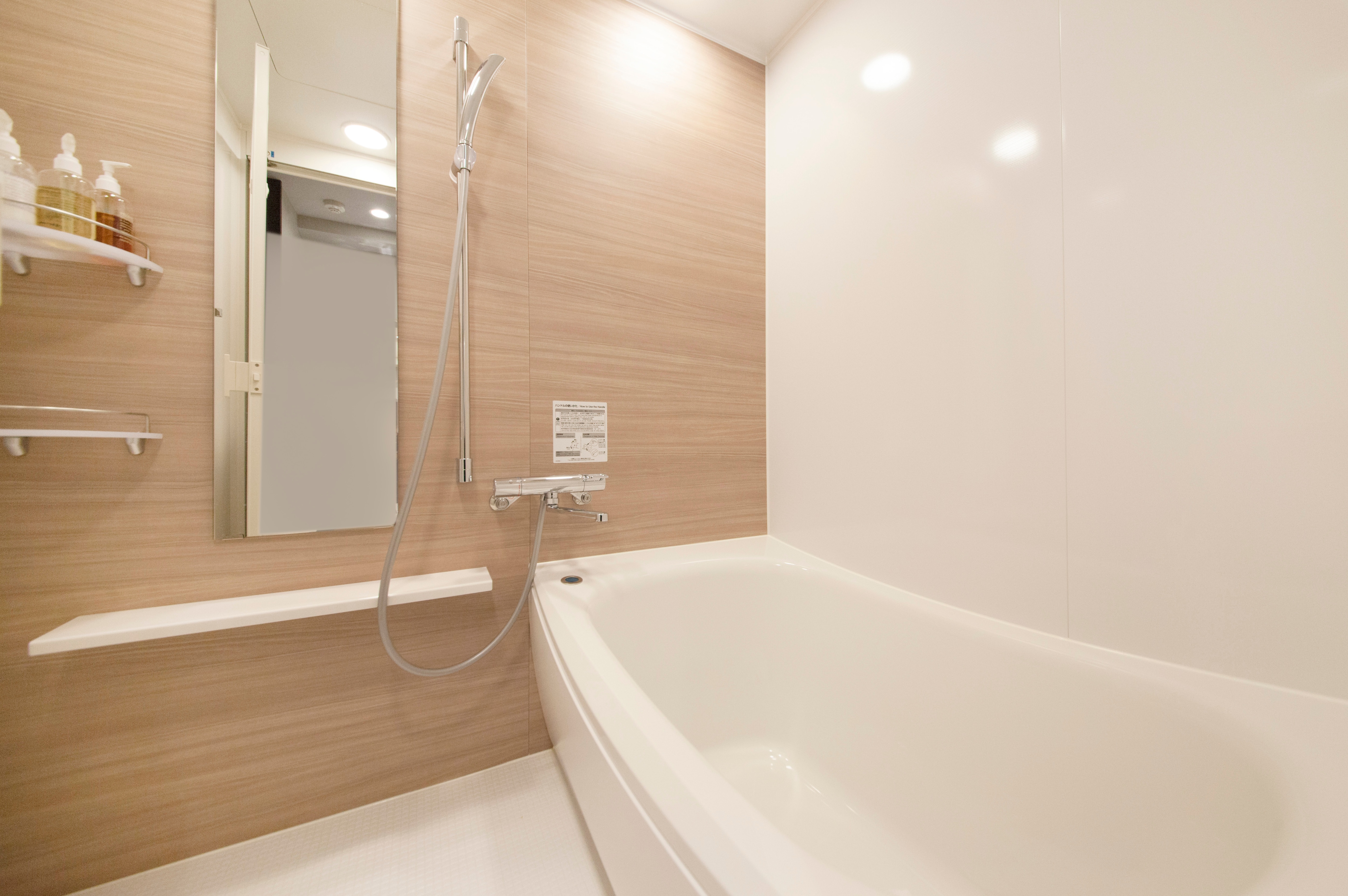 Hollywood Twin (Bath / Toilet Separate)