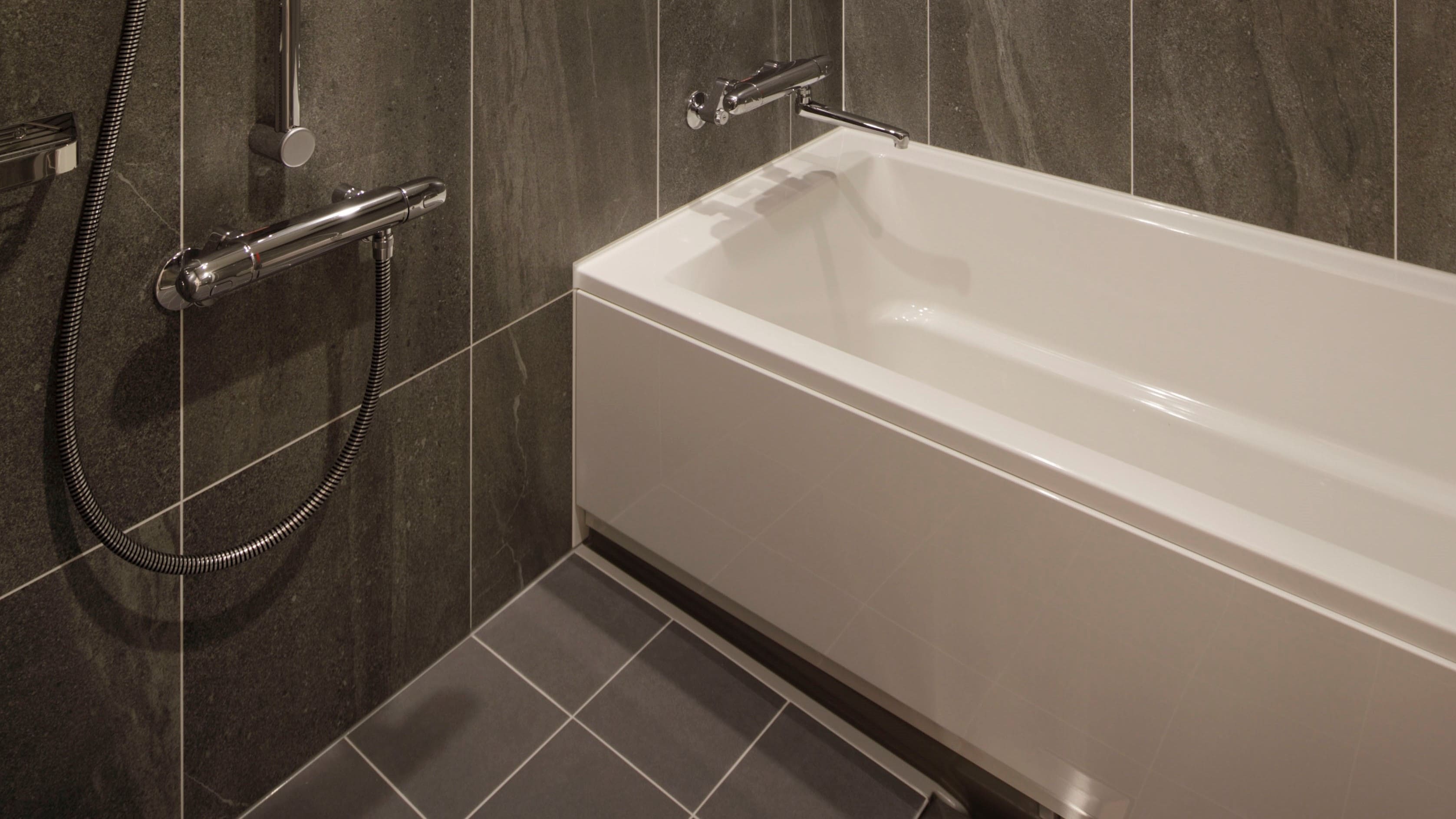 Bathroom [common to all rooms]