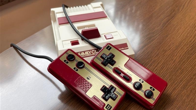 [租借遊戲] 懷舊的 Mini Famicom 來了！前台提供免費租賃服務。先到先得。