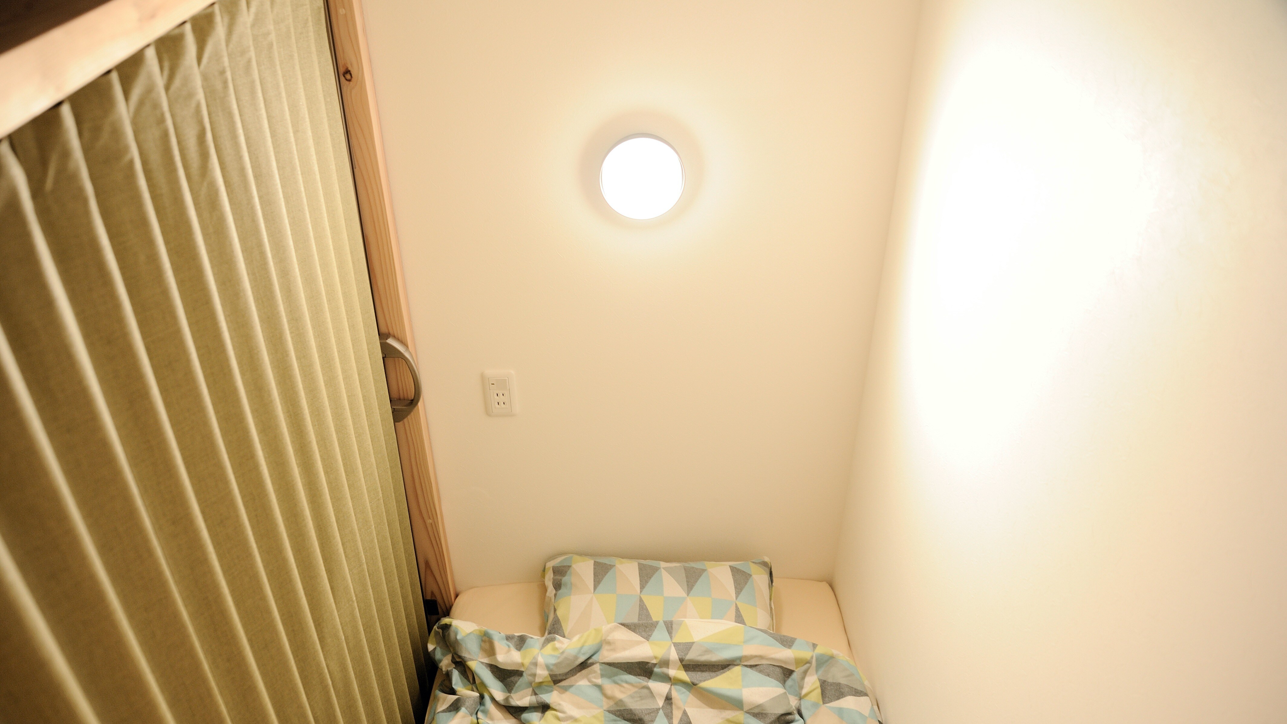 床用折叠窗帘