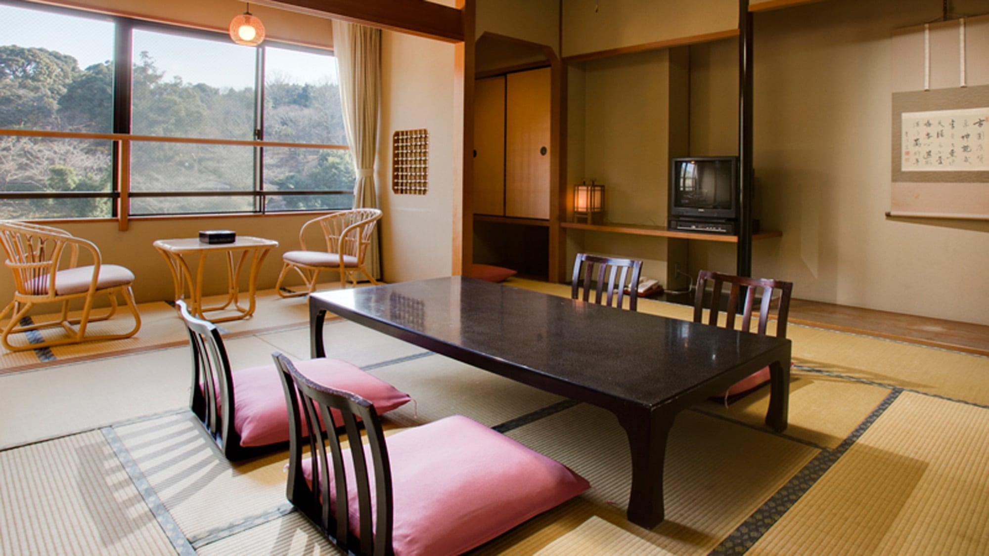 ■ Kachotei (ห้องสไตล์ญี่ปุ่นพร้อมอ่างอาบน้ำและห้องส้วม 10 เสื่อทาทามิ)