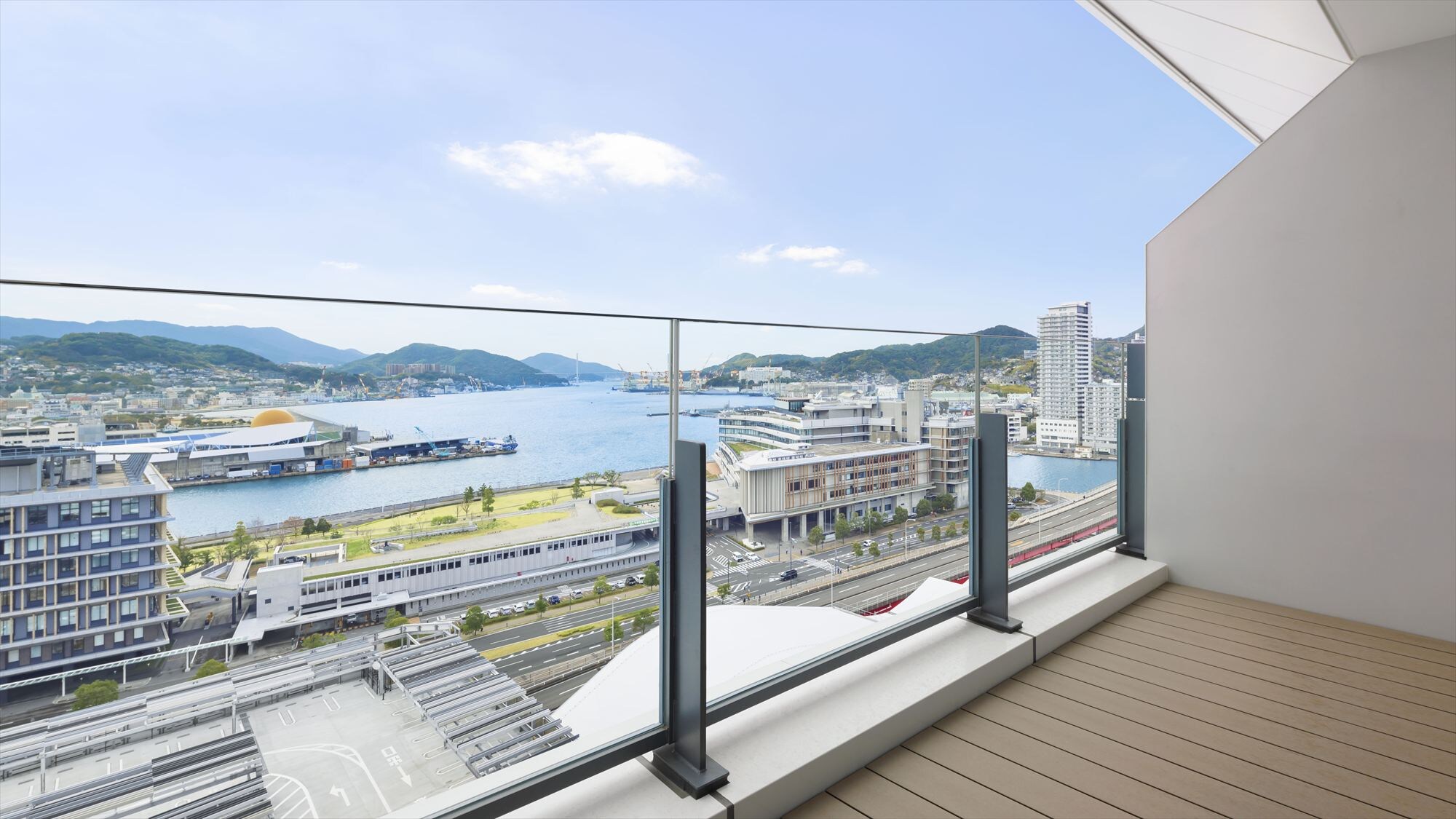 พรีเมียม คิง ฮาร์เบอร์ วิว ระเบียง