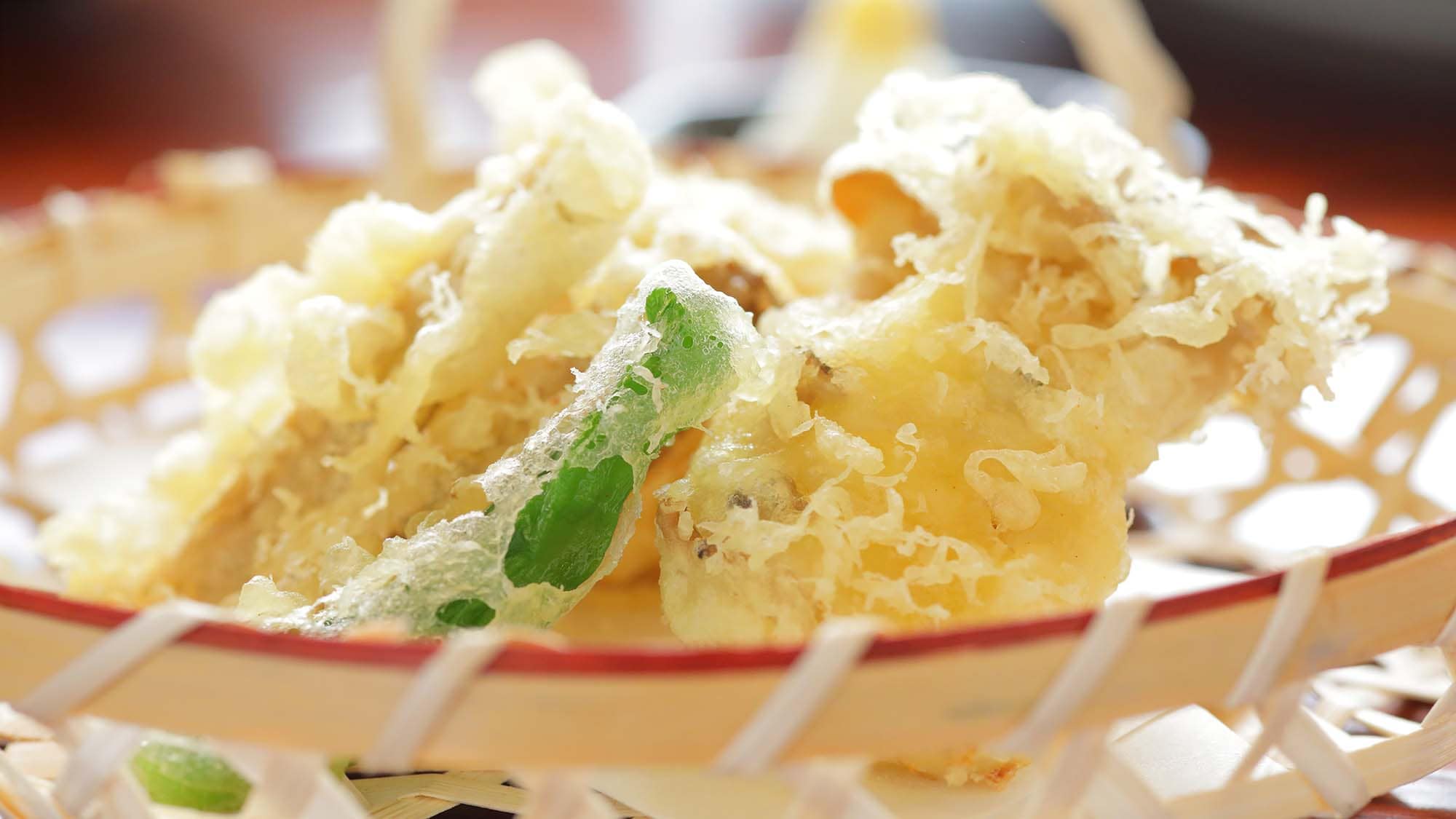 An example of seasonal cuisine from the "Suruga Kaiseki" course, carefully handcrafted using local ingredients