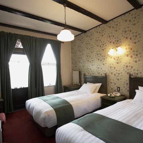 [Guest Room/Standard Twin] A stylish room with a unified classical design