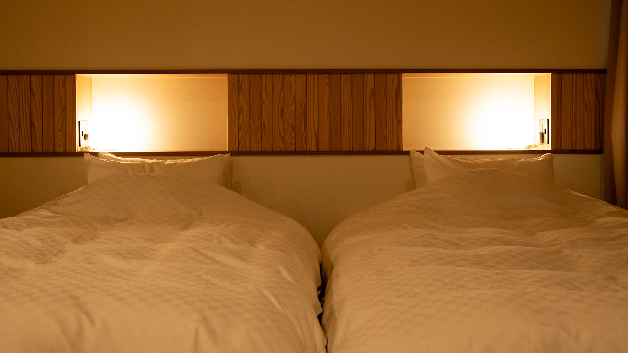 *[Japanese-Western room] Image of stay: A room with a bed and a table. The table can be changed to a Japanese-style chair.