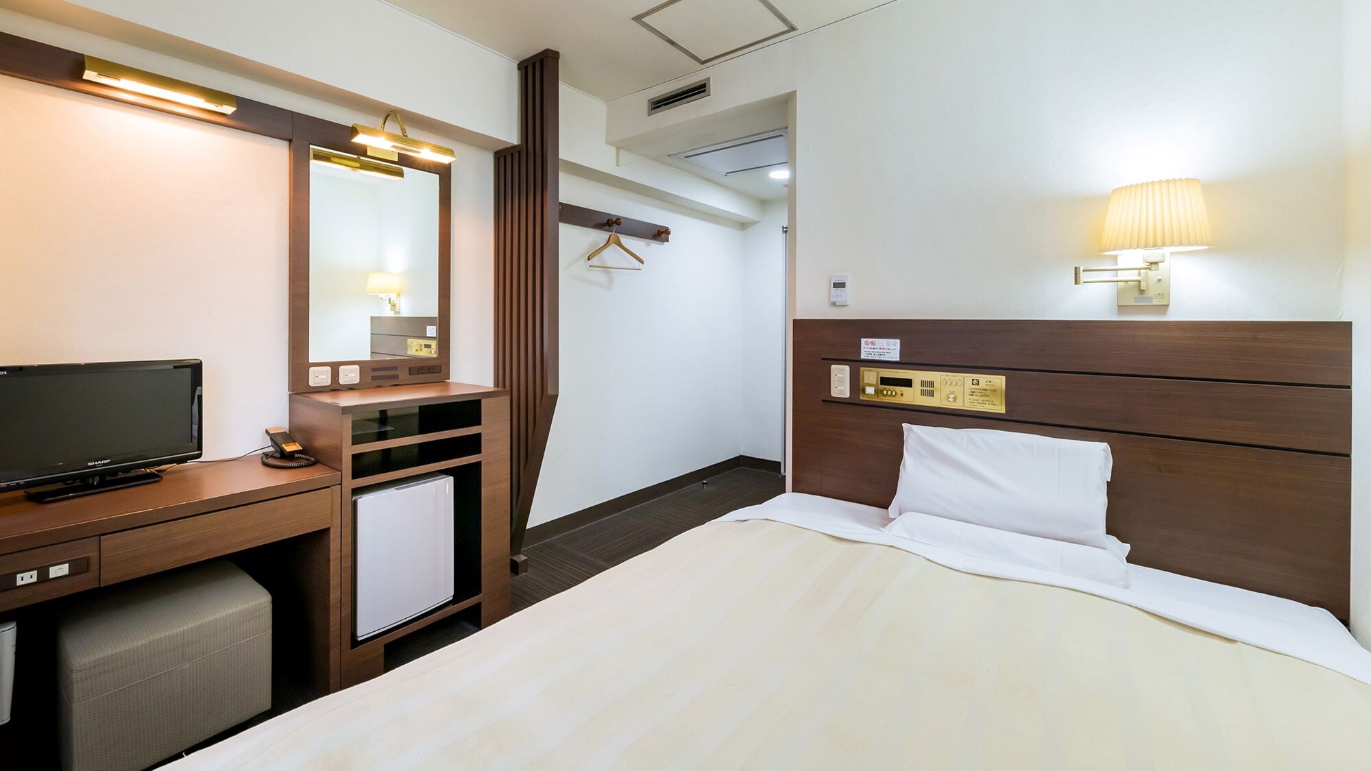 Room image: Custom semi-double 1