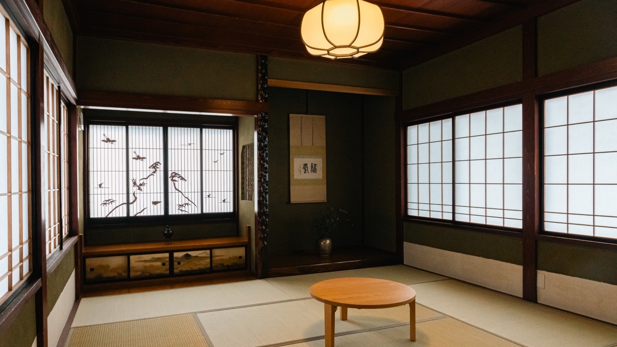 *[Guest Room/Midori] The warmth of the tatami mats and the light of the shoji screens will provide you with a relaxing time.