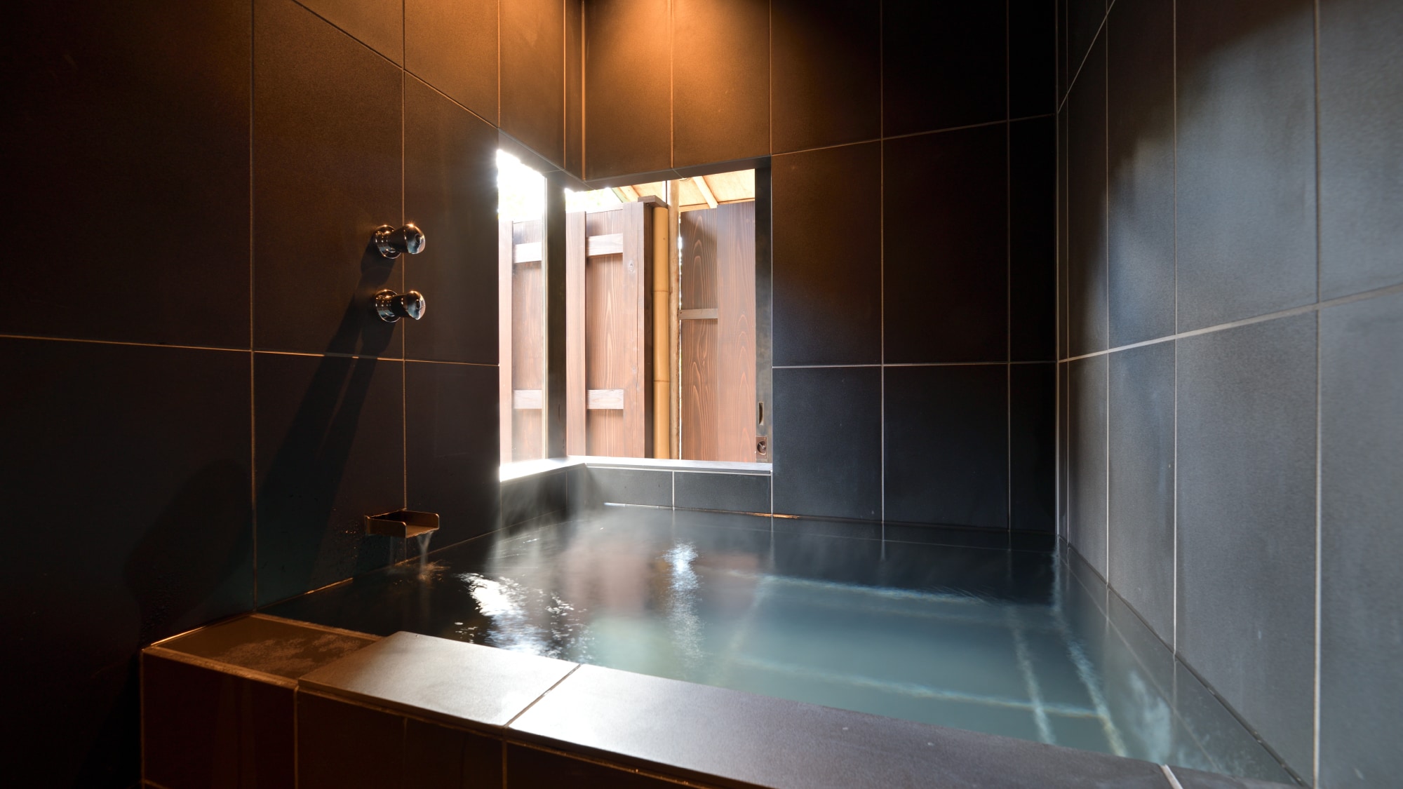 Japanese style room with semi-open-air bath [Higashiyama]