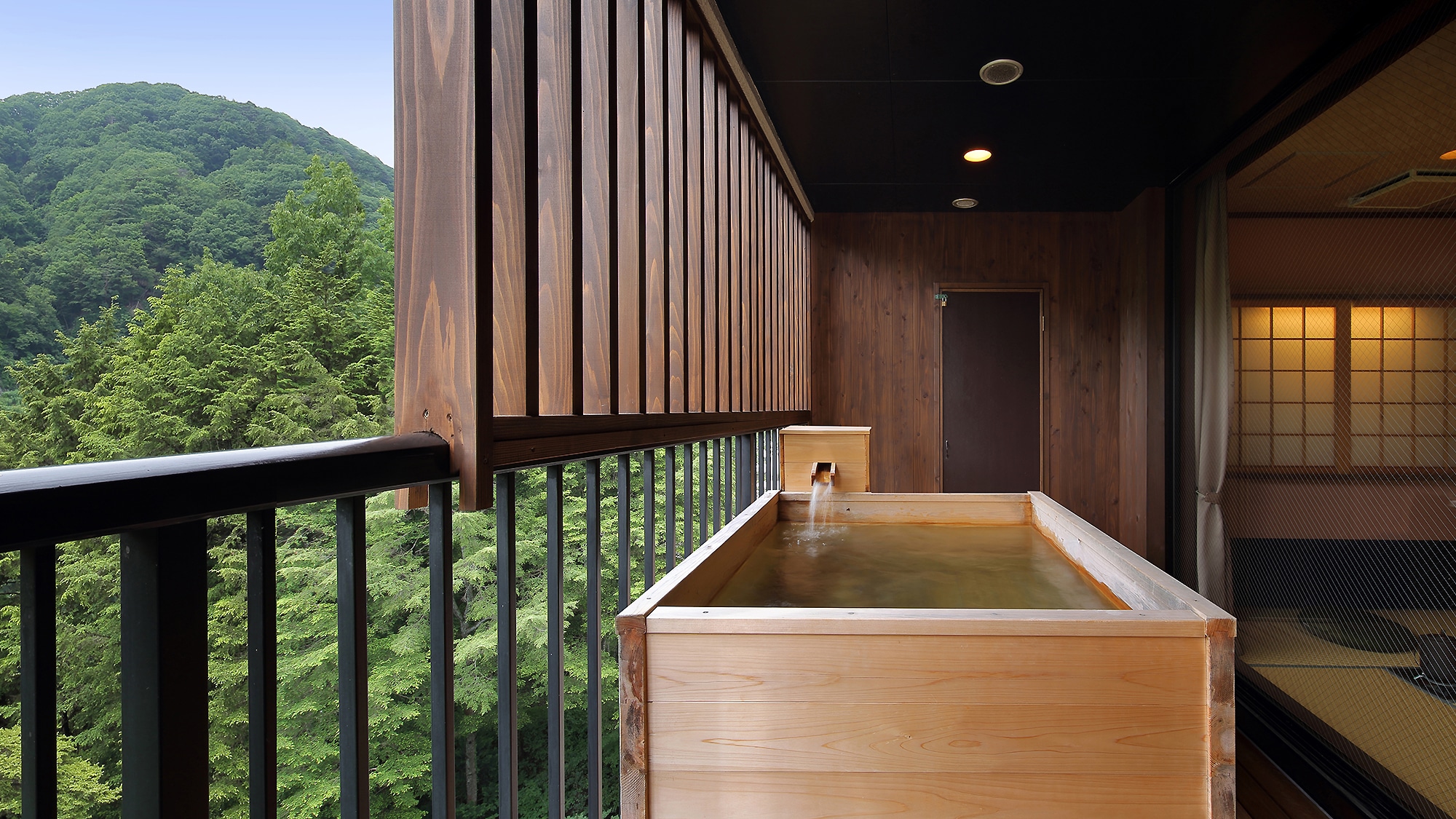 Kamar bergaya Jepang dengan pemandian terbuka "Sakura no Ma"