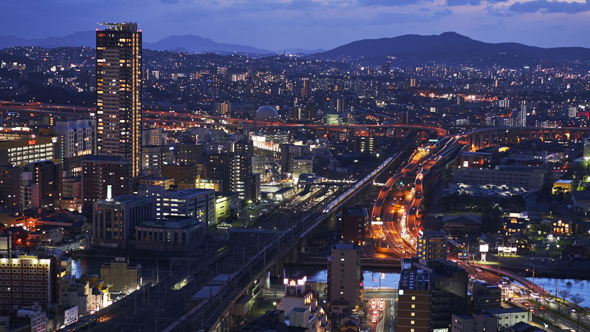 ห้องพักทุกห้องมีทัศนียภาพอันเป็นเอกลักษณ์ของชั้นที่สูงขึ้นไป