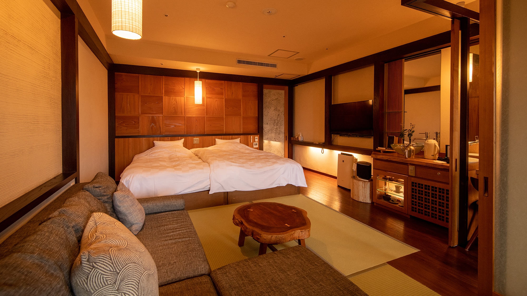[With open-air bath] Japanese style room with 2 beds (10 tatami mats) + terrace / 1st floor