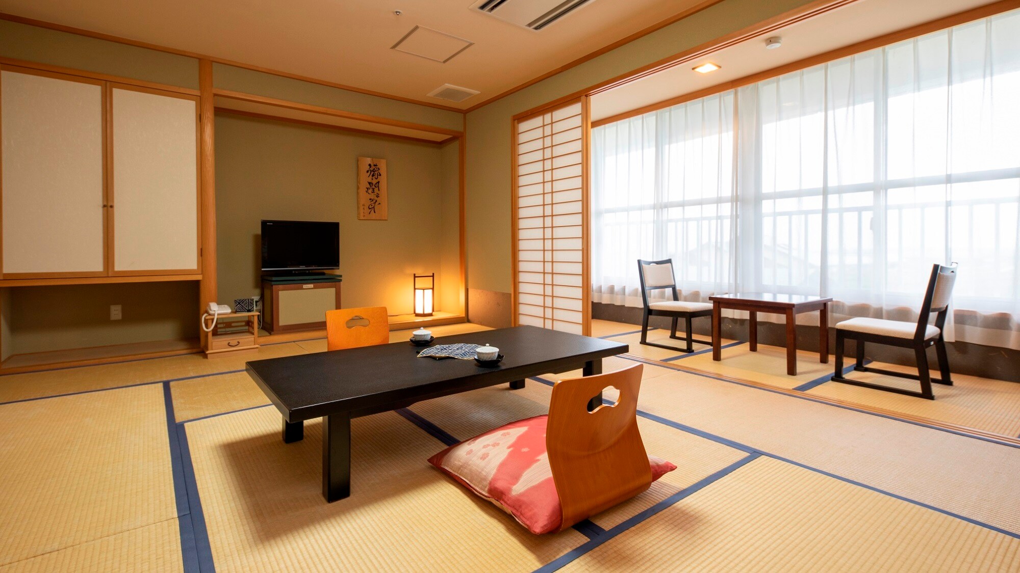【東樓】日式房間（例）位於酒店中心，2010年增加更新