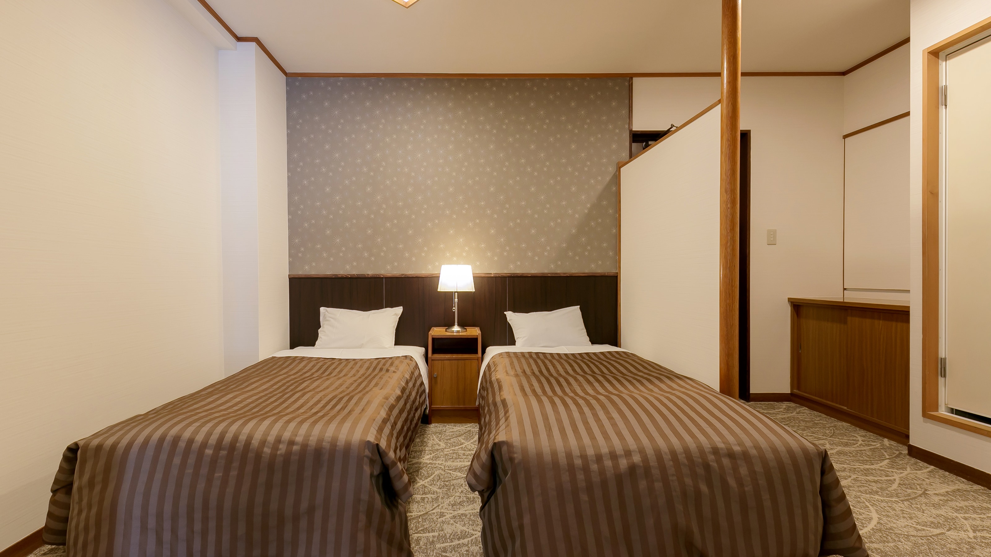 An example of a Japanese-Western style room in the main building