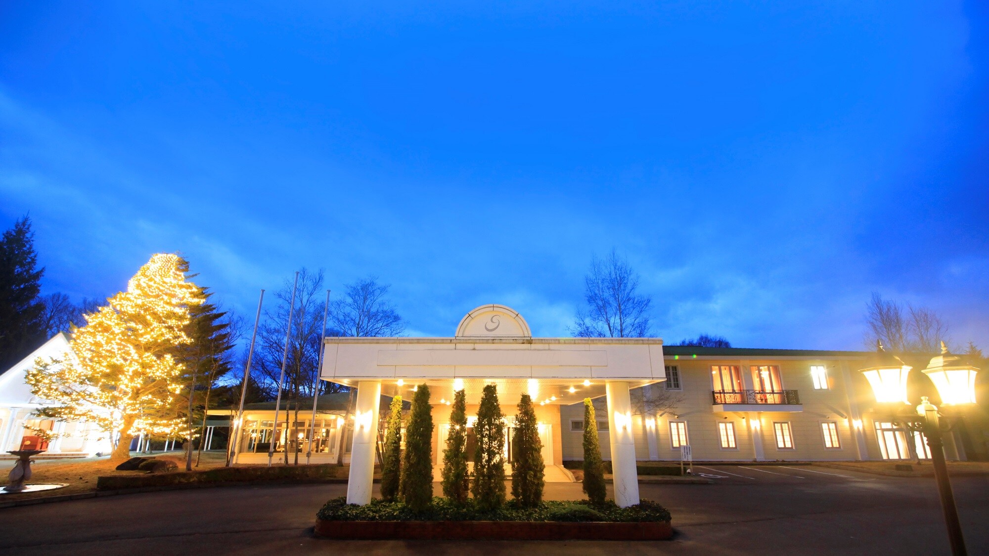 Bên ngoài | Nếu bạn muốn ăn tối, vui lòng đến trước 6 giờ tối.