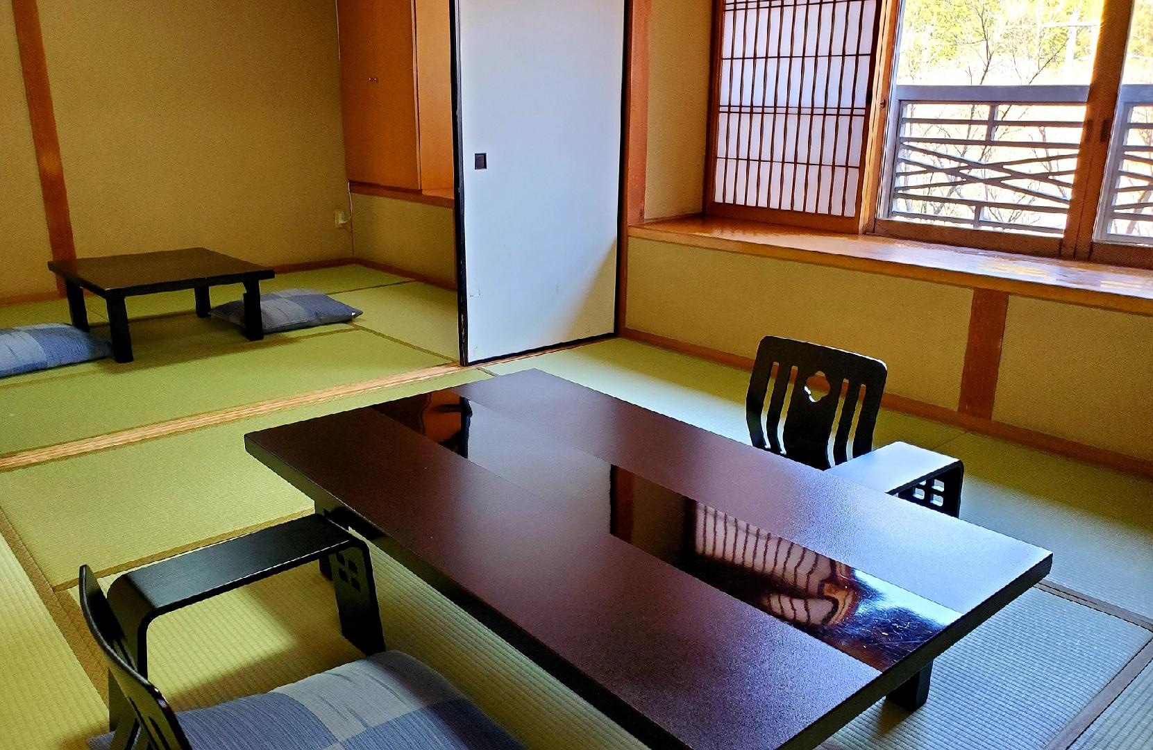 2nd floor, 2 adjacent Japanese-style rooms