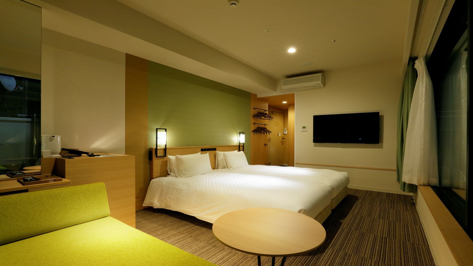 Corner twin room