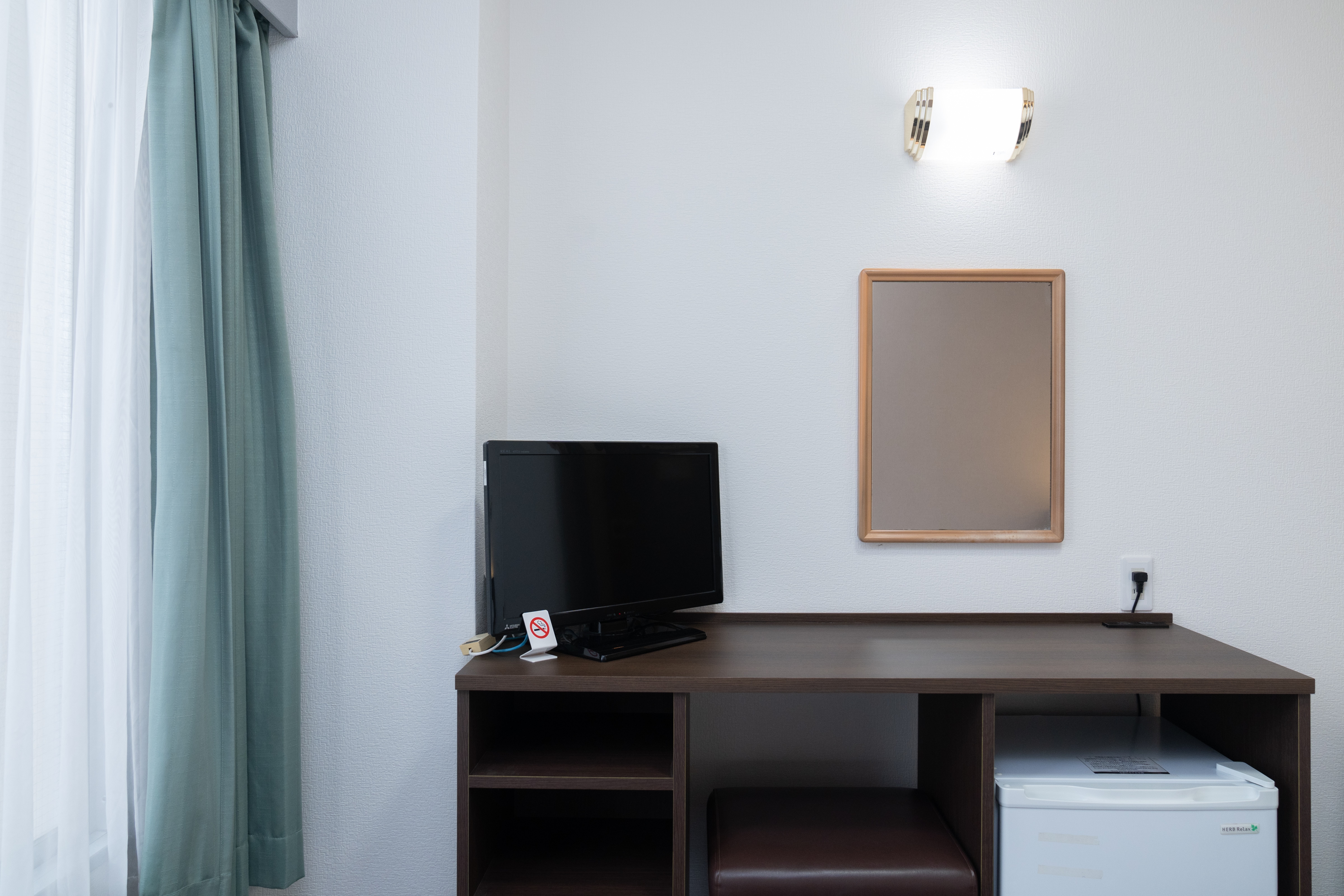 [Semi-double room] A semi-double room with a 120 cm bed.