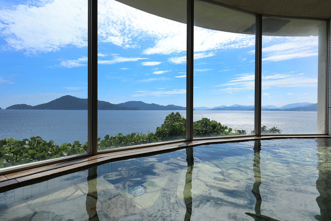 [海景大浴池] 木场温泉是一个可以欣赏日本海壮丽景色的美肤浴池。