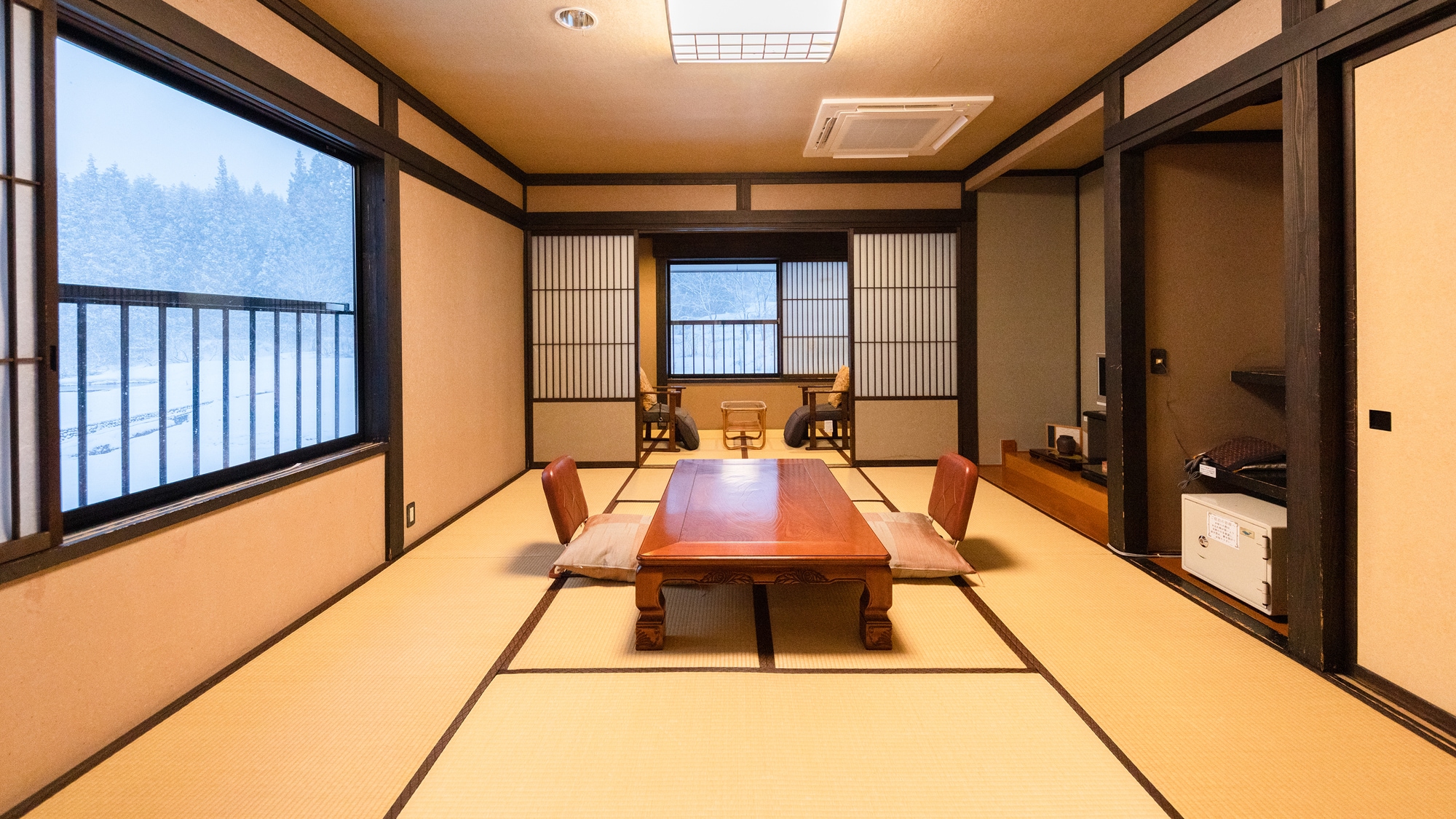 * [2 kamar bergaya Jepang] 10 kamar bergaya Jepang beralas tatami + 4 kamar sebelah beralas tatami
