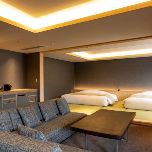 [Room "Matsukaze" (120 square meters) with hot spring and reclining bath on the city side]
