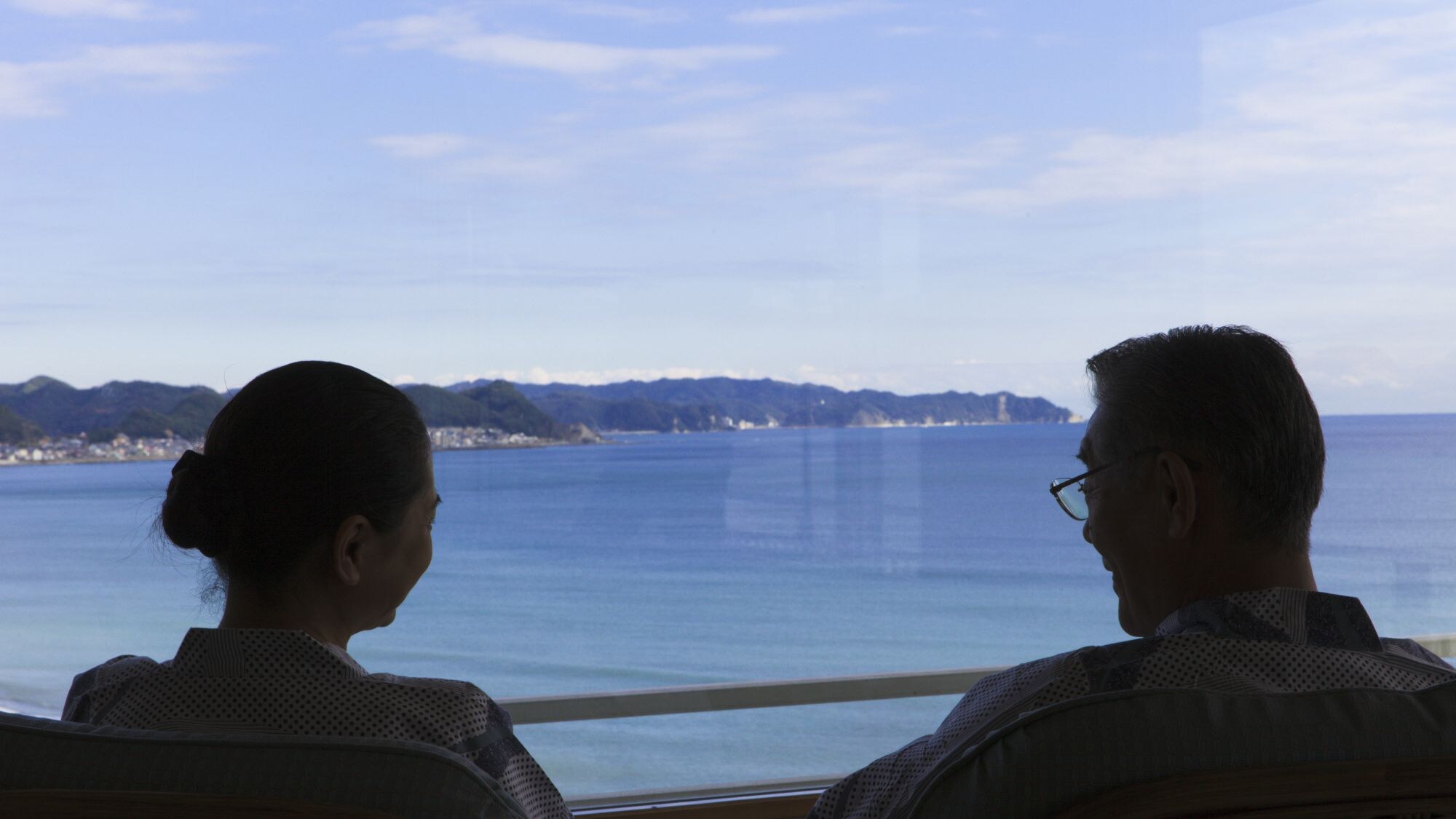 Have an elegant time with your loved one in a luxurious space overlooking the Pacific Ocean