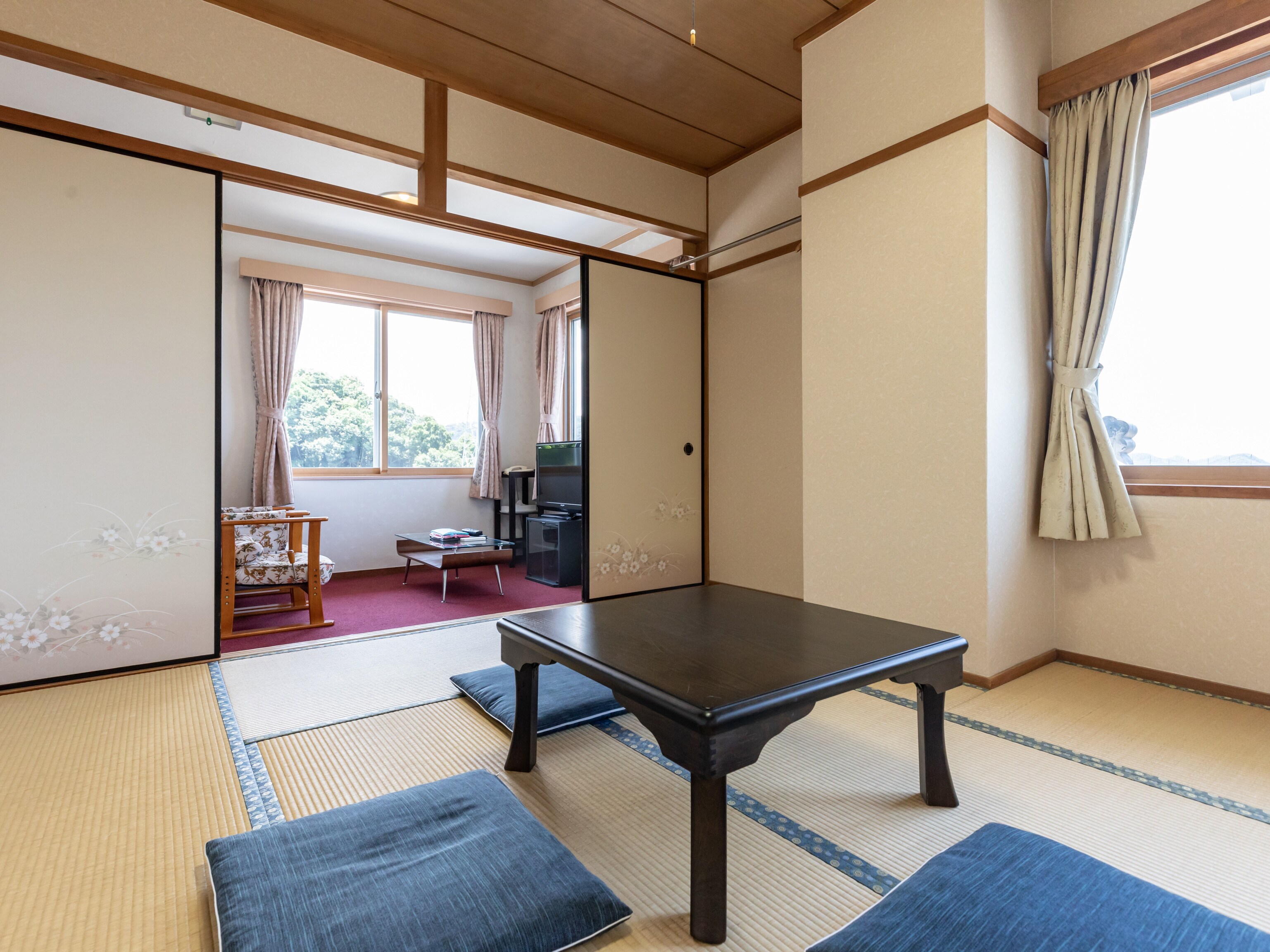 [Non-smoking] Japanese-style room for 1-3 people (with toilet and shared bathroom) 8 tatami mats