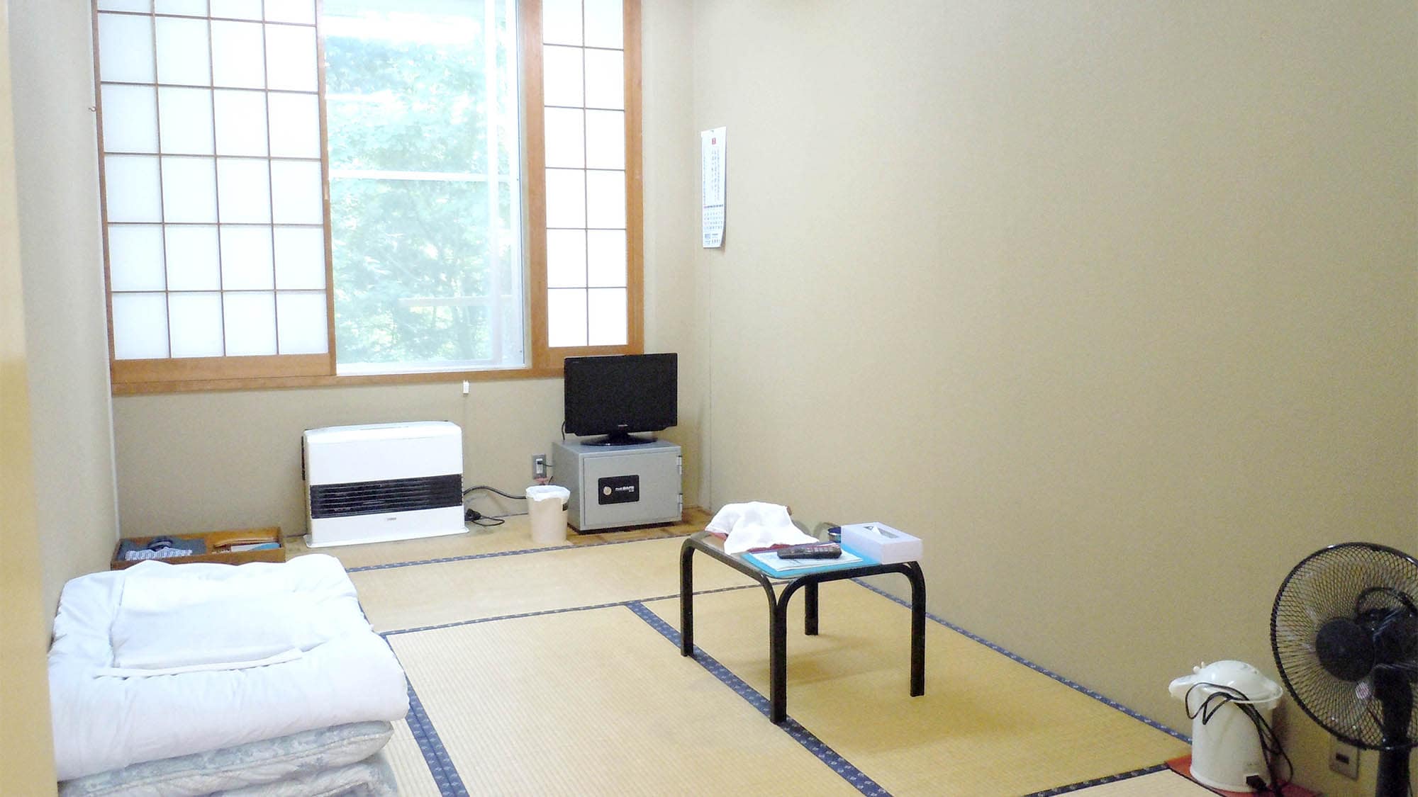 ・[Room 8 in the main building] Convenient room close to the hot springs