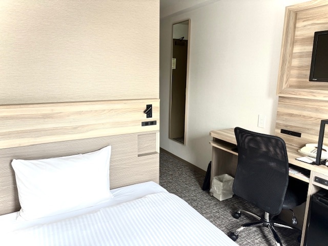 Semi-double room [Non-smoking]