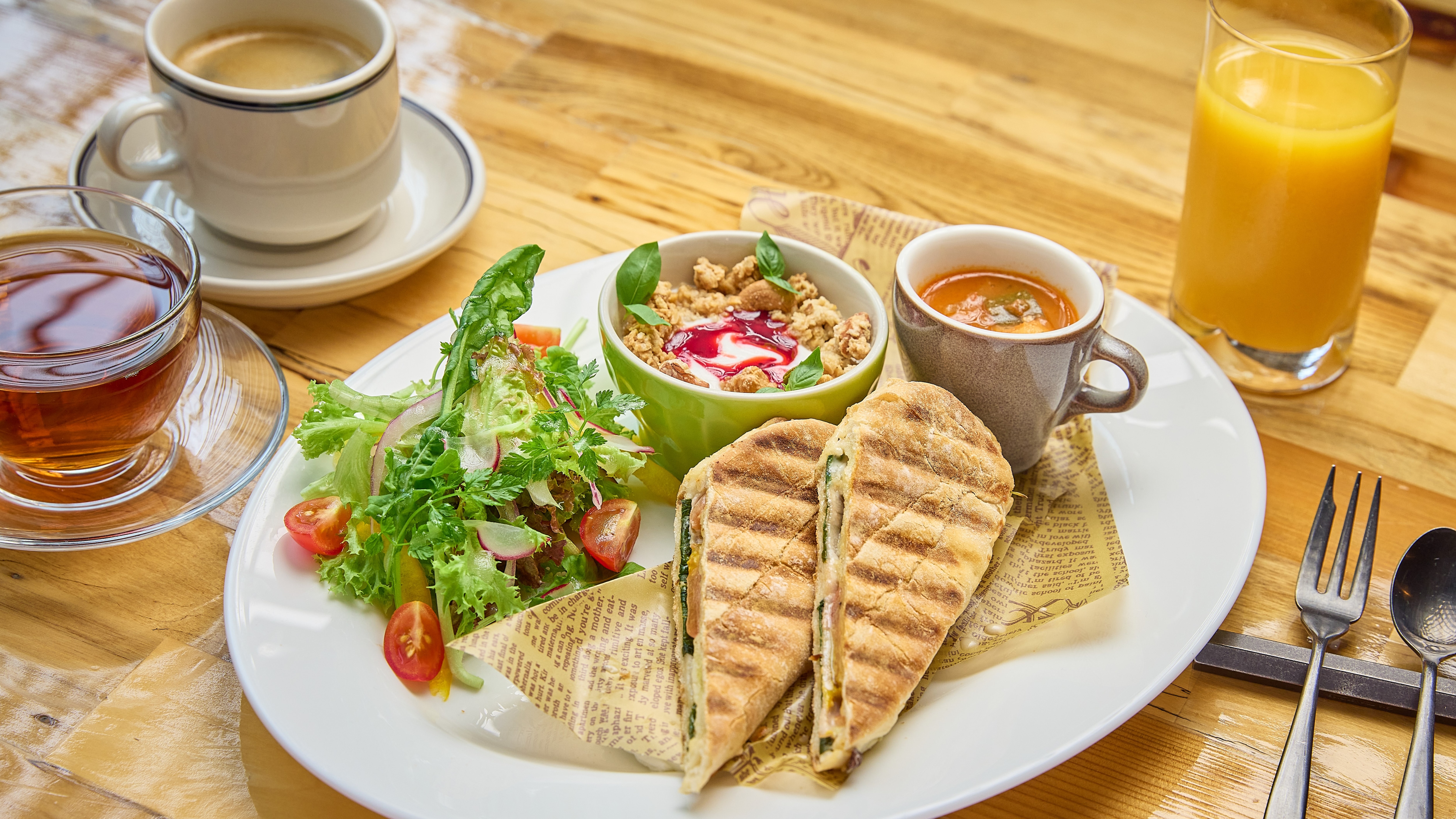 Gambar sarapan kafe lantai 2 “NEXT DOOR”.