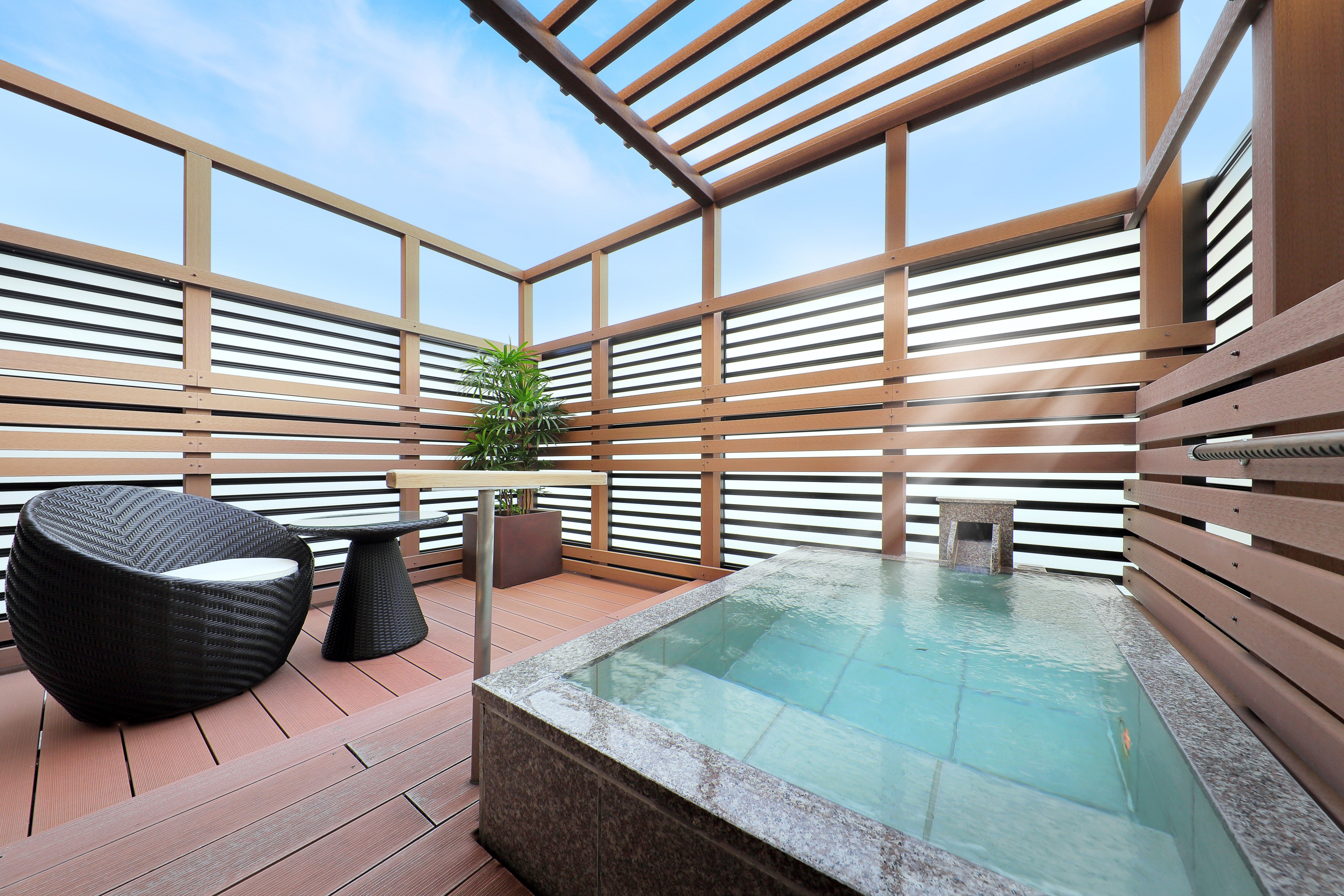 Magochi: Open-air bath in guest room