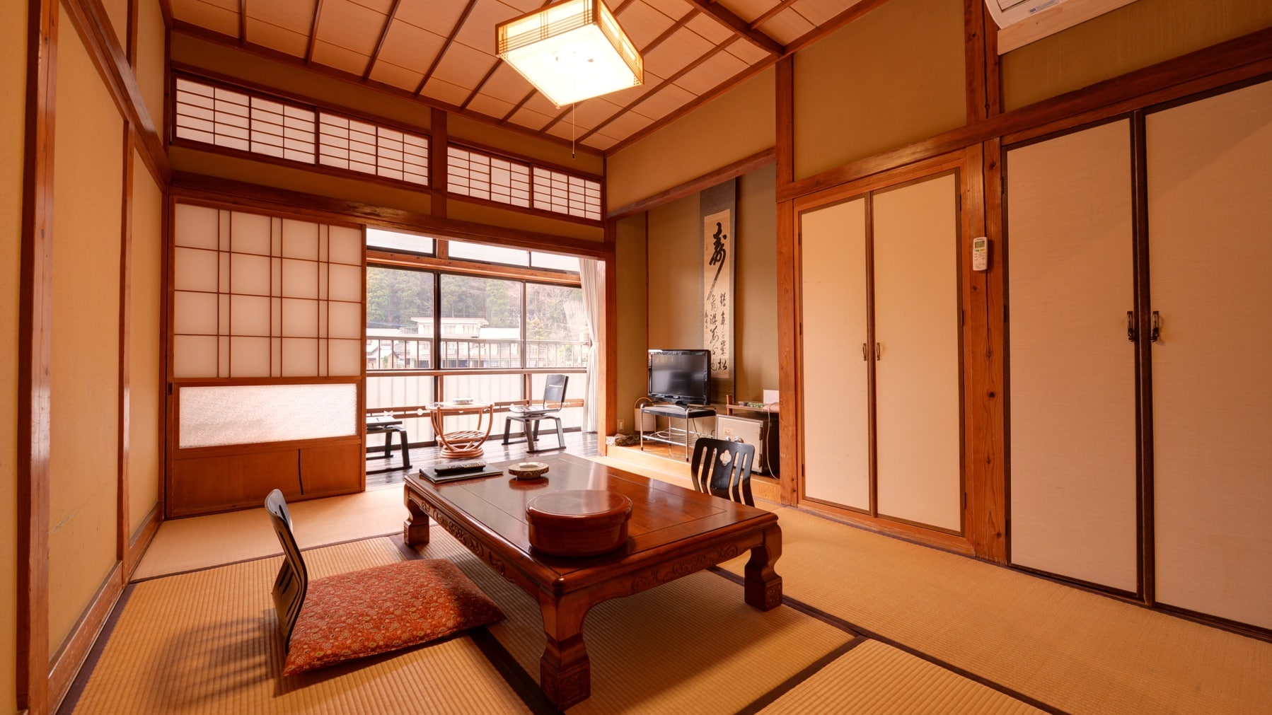 *6 tatami Japanese-style room (example of guest room)/For solo travelers or couples ◎ Enjoy a relaxing time in a purely Japanese-style room.