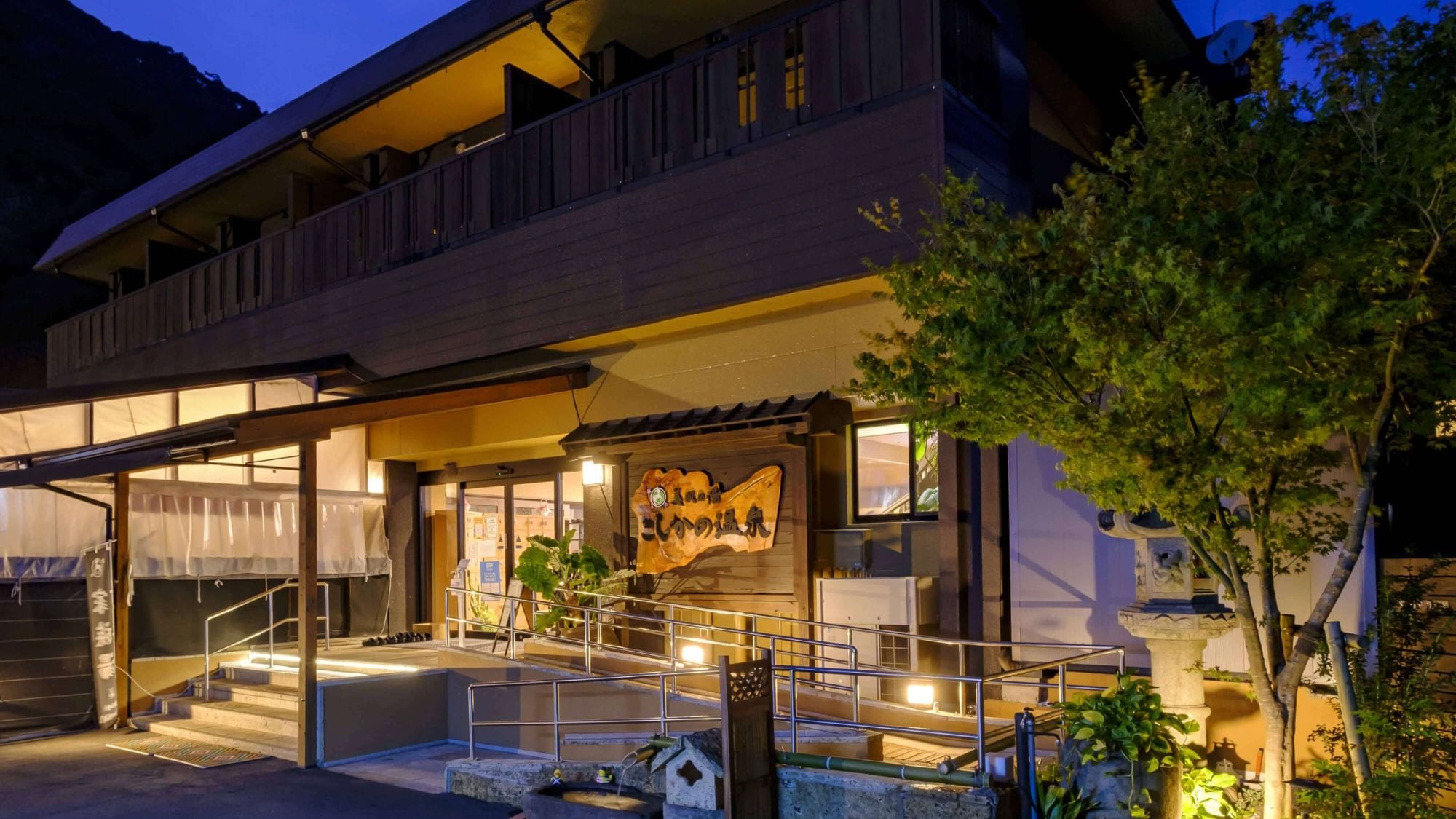 Bagian luar Koshika no Onsen