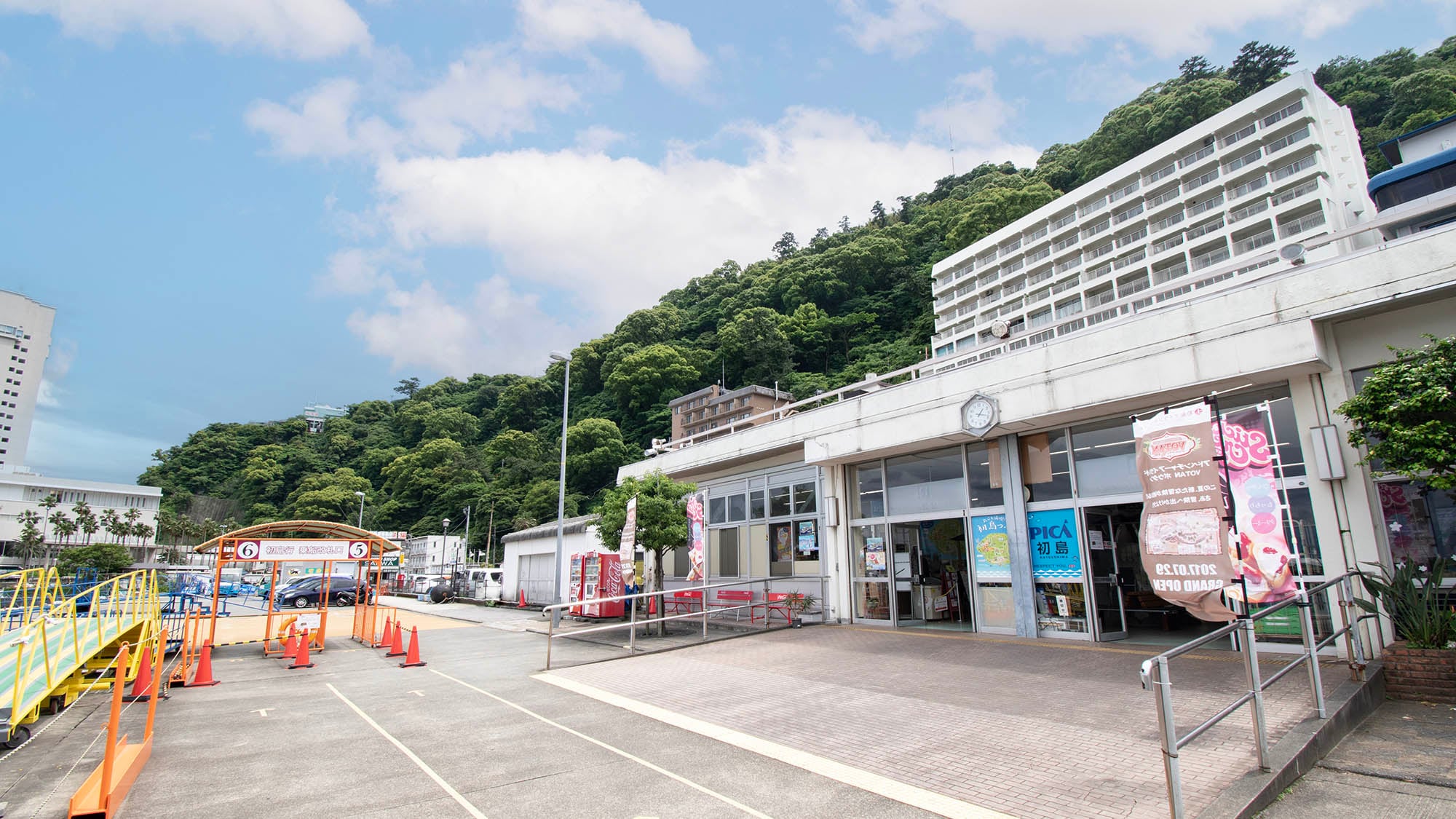 [周边观光] 从热海港乘坐渡轮30分钟即可轻松抵达初岛，距离设施仅2分钟步行路程！