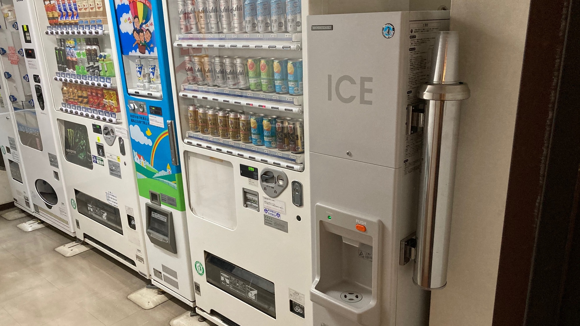 Mesin penjual otomatis dan mesin es