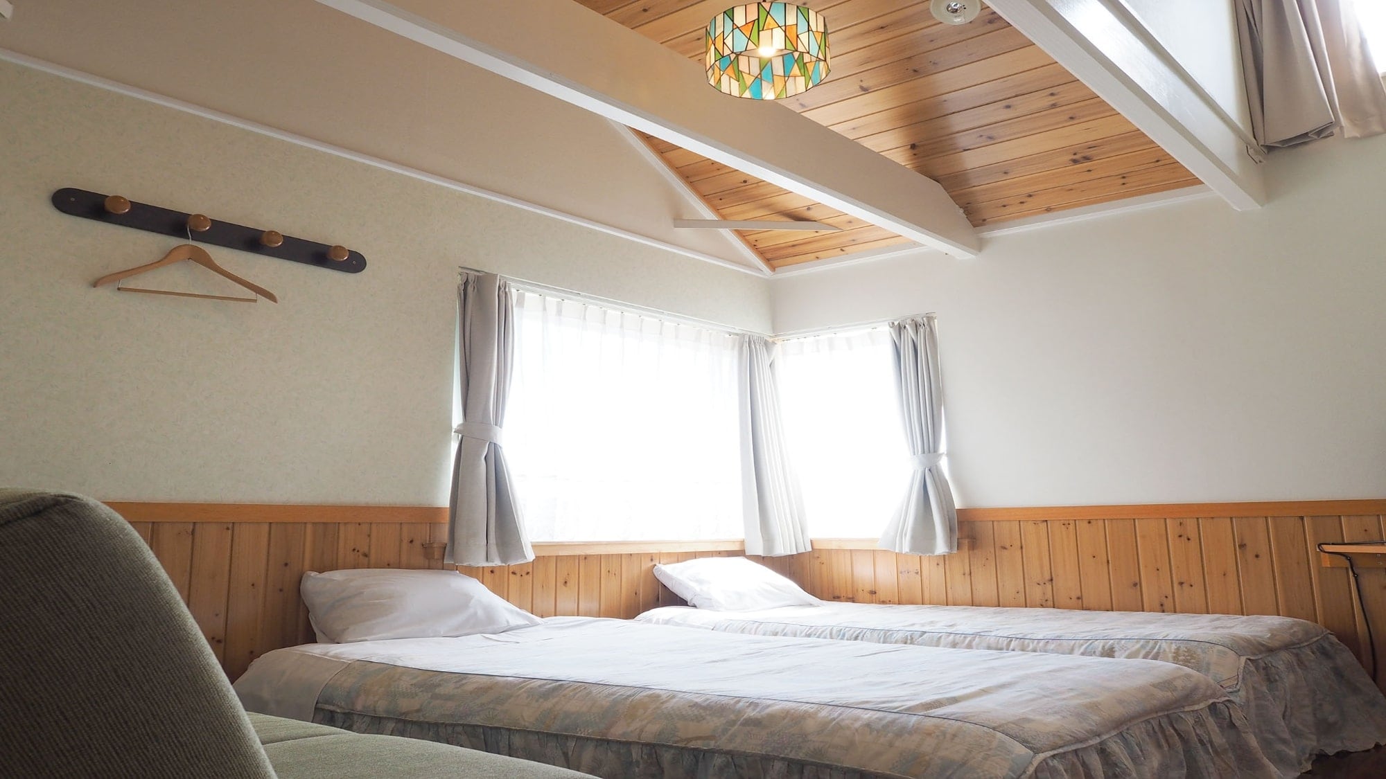・[Guest room example] Western-style room in the main building (with bath and toilet)